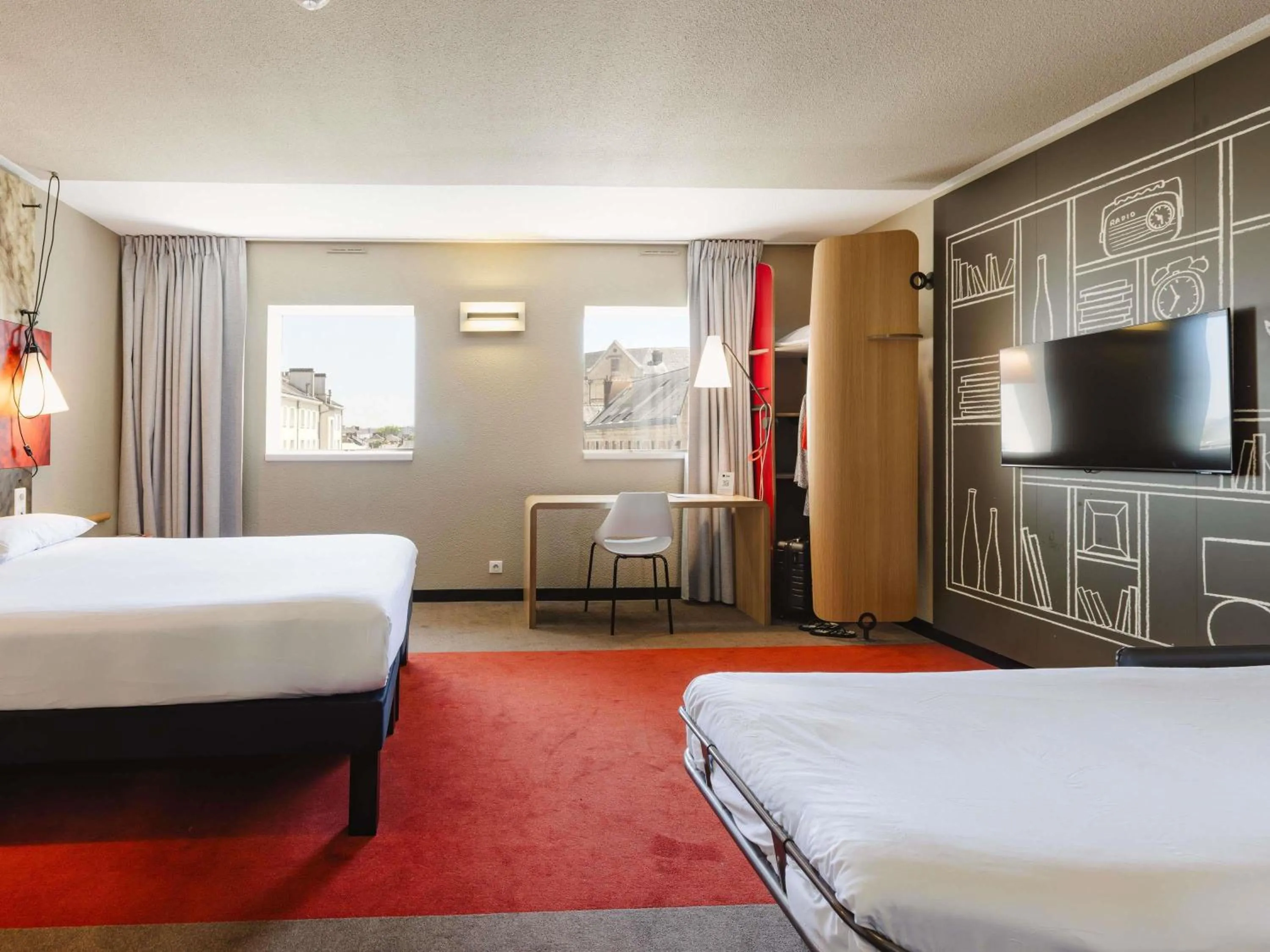 Standard Room with 1 Double Bed and 2 Single Beds in Hotel ibis Rennes Centre Gare Sud