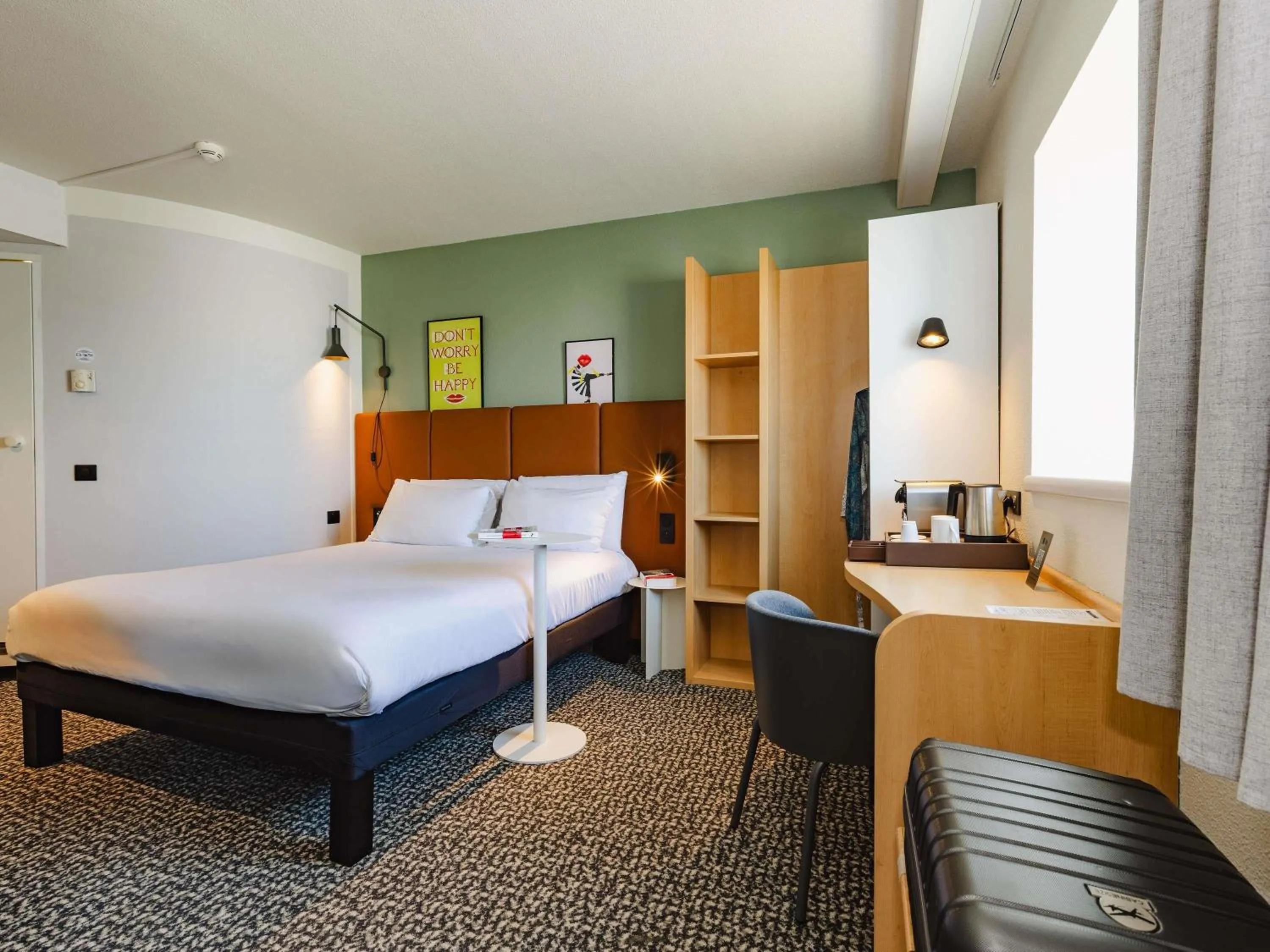 Comfort Room with Double Bed and Two Single Sofa Beds in Hotel ibis Rennes Centre Gare Sud