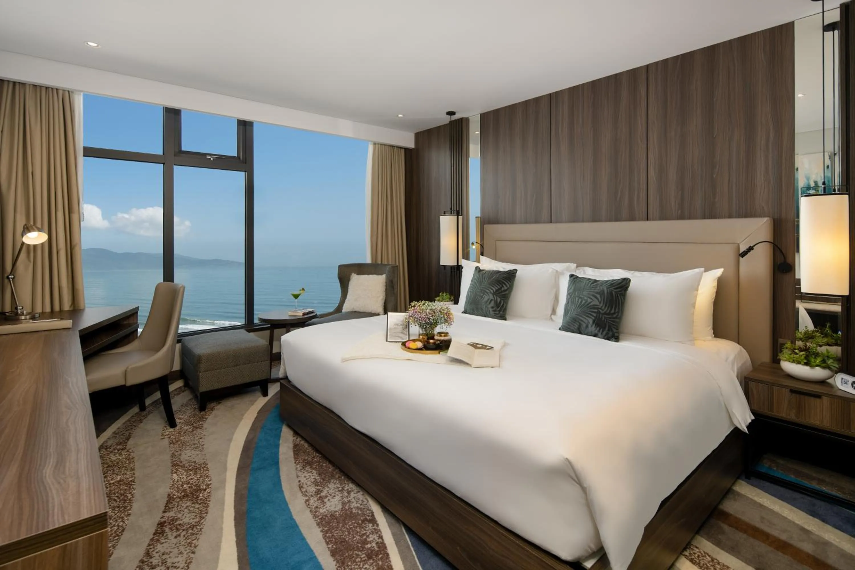 Delight Ocean King with Sea View in Minh Toan SAFI Ocean Hotel