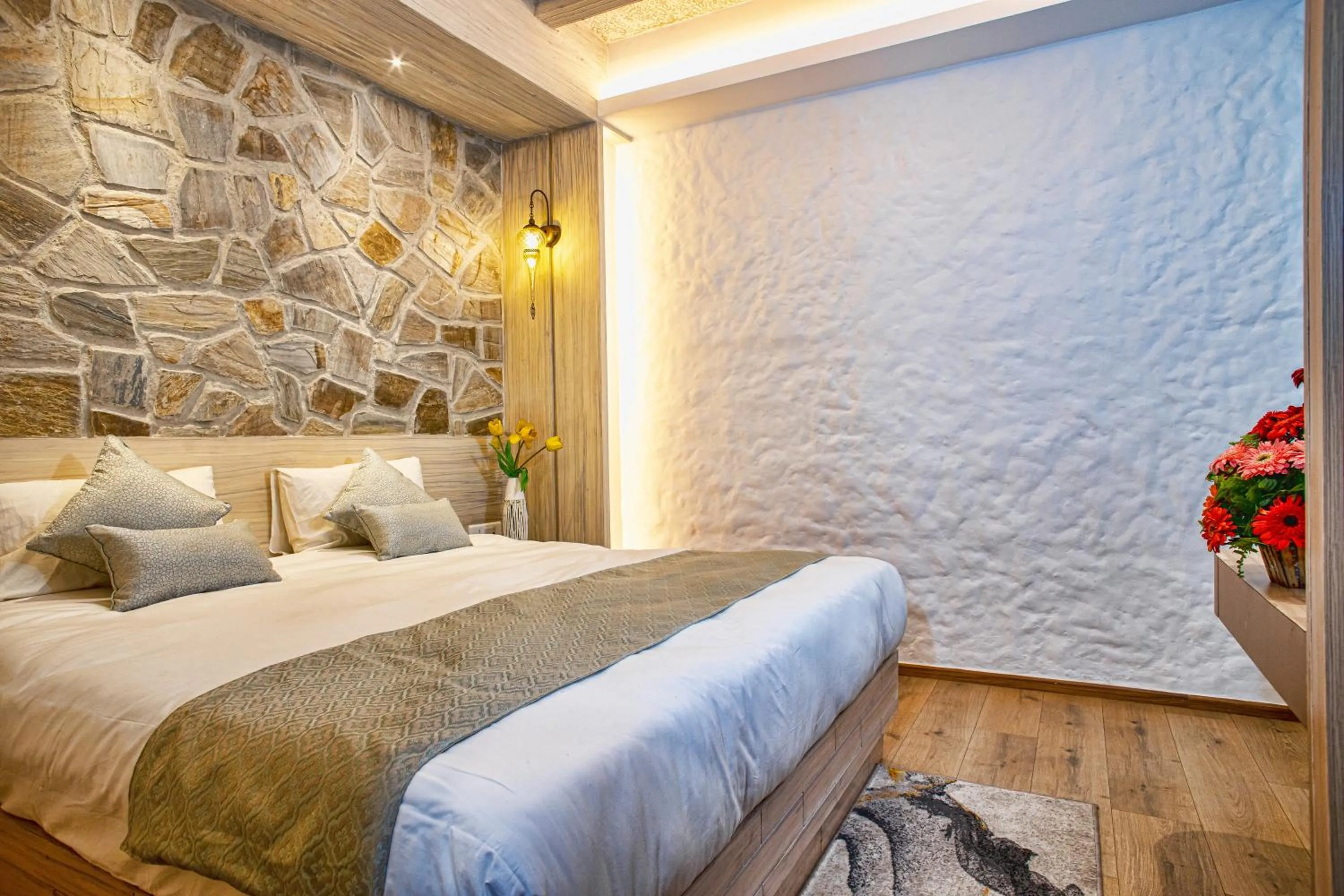 Executive Suite with Jacuzzi - 15% off on Food and Beverage and Sauna and Steam in Arushi Boutique Hotel