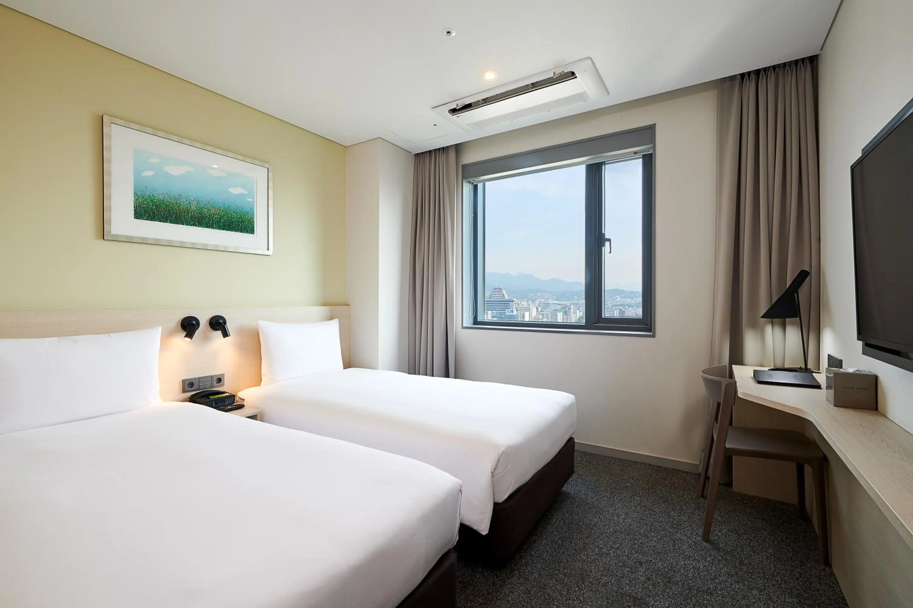 Deluxe Twin Room with Park View in Nine Tree by Parnas Seoul Dongdaemun