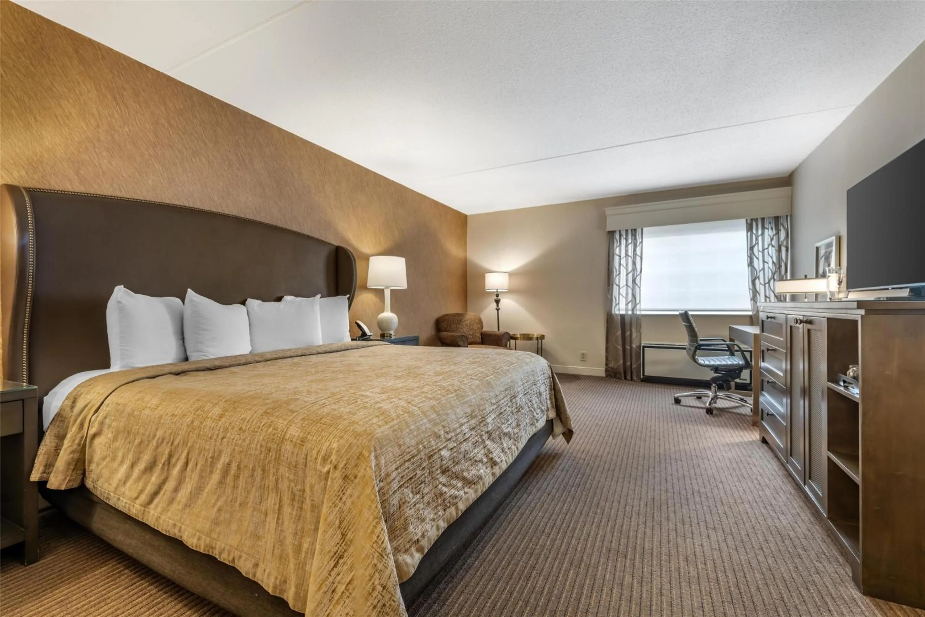 King Room - Non Smoking in Best Western Plus The Normandy Inn & Suites