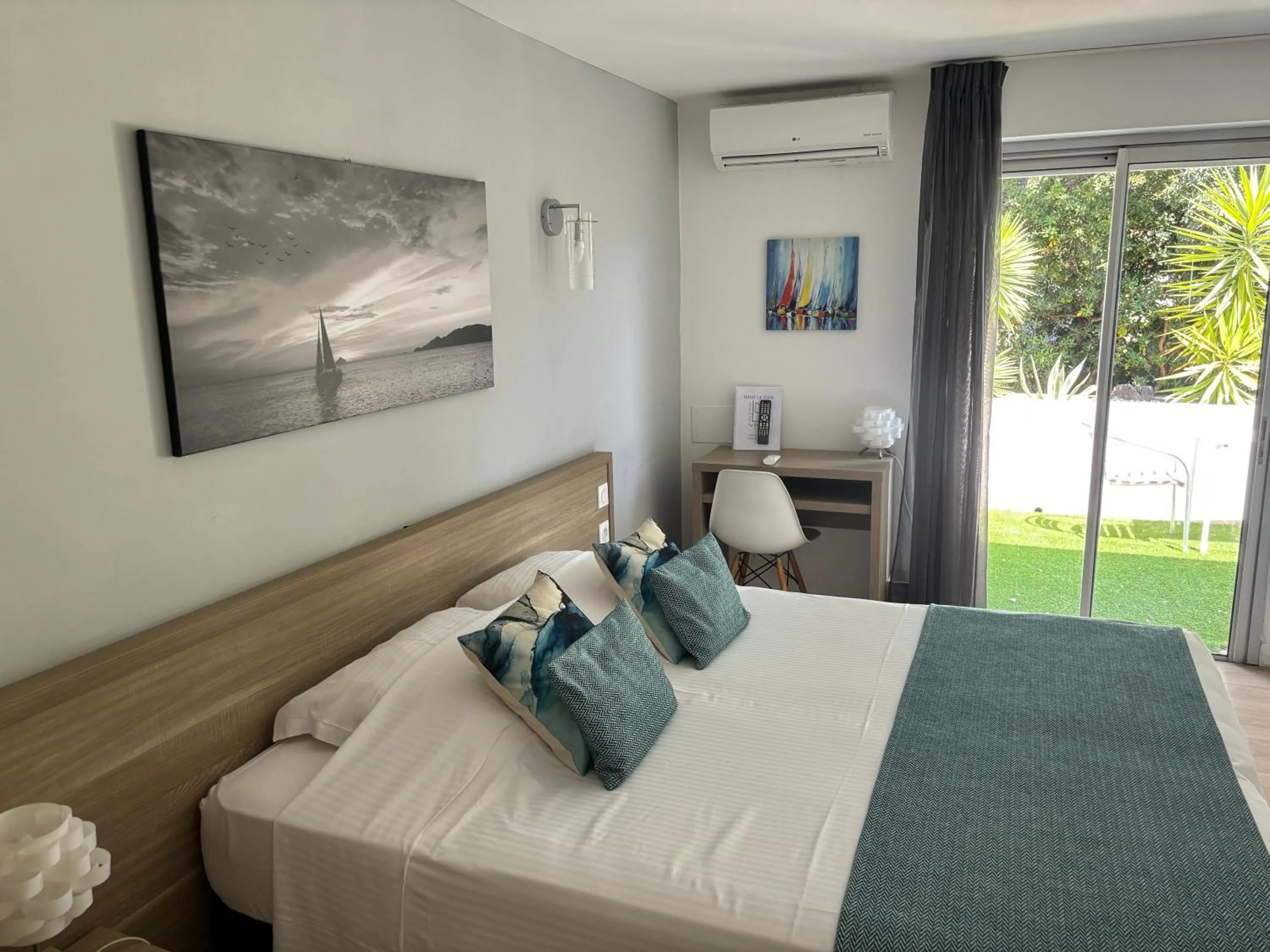 Superior Double Room with Terrace in Hotel La Voile