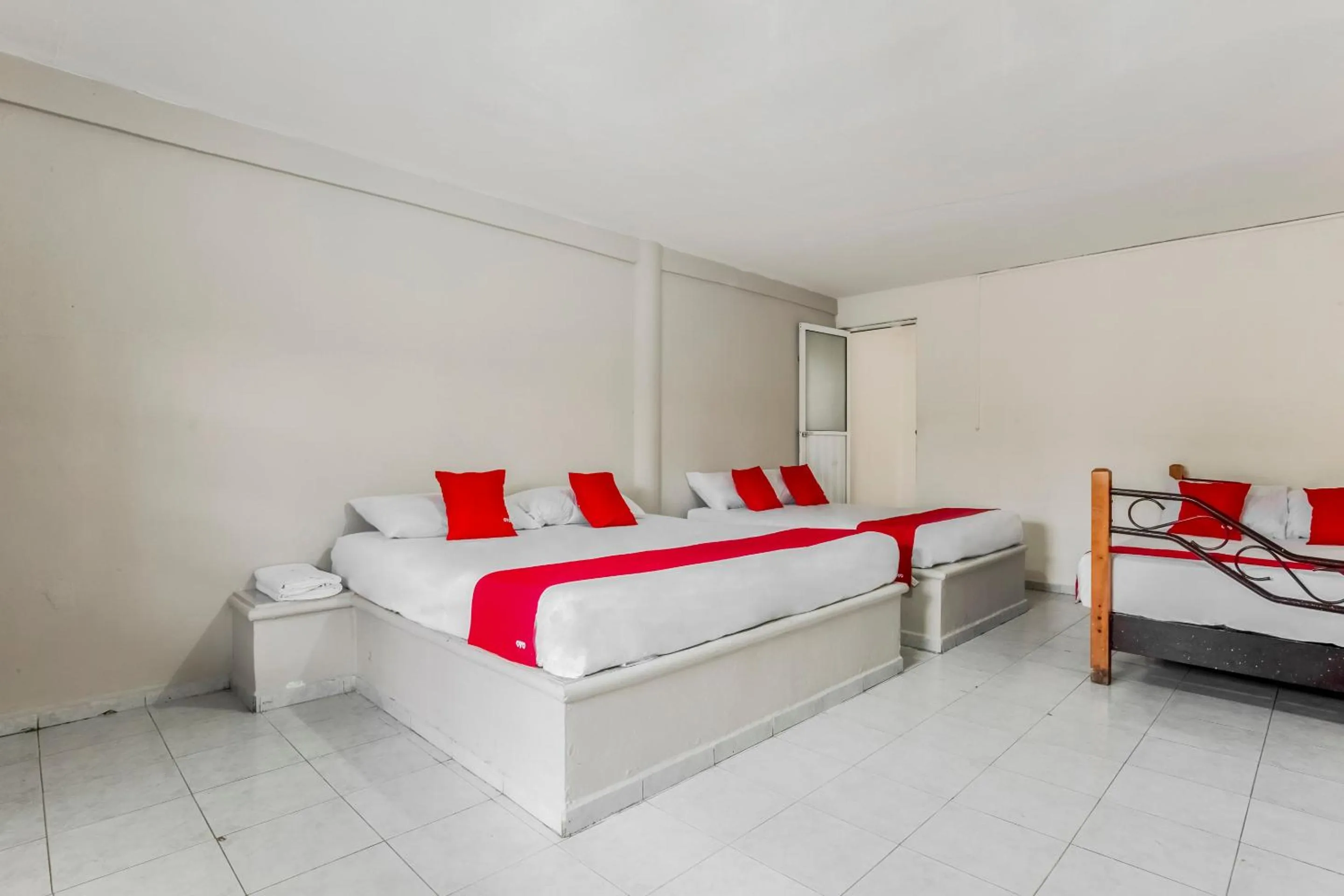Standard Three beds - single occupancy in OYO Hotel Jaguar