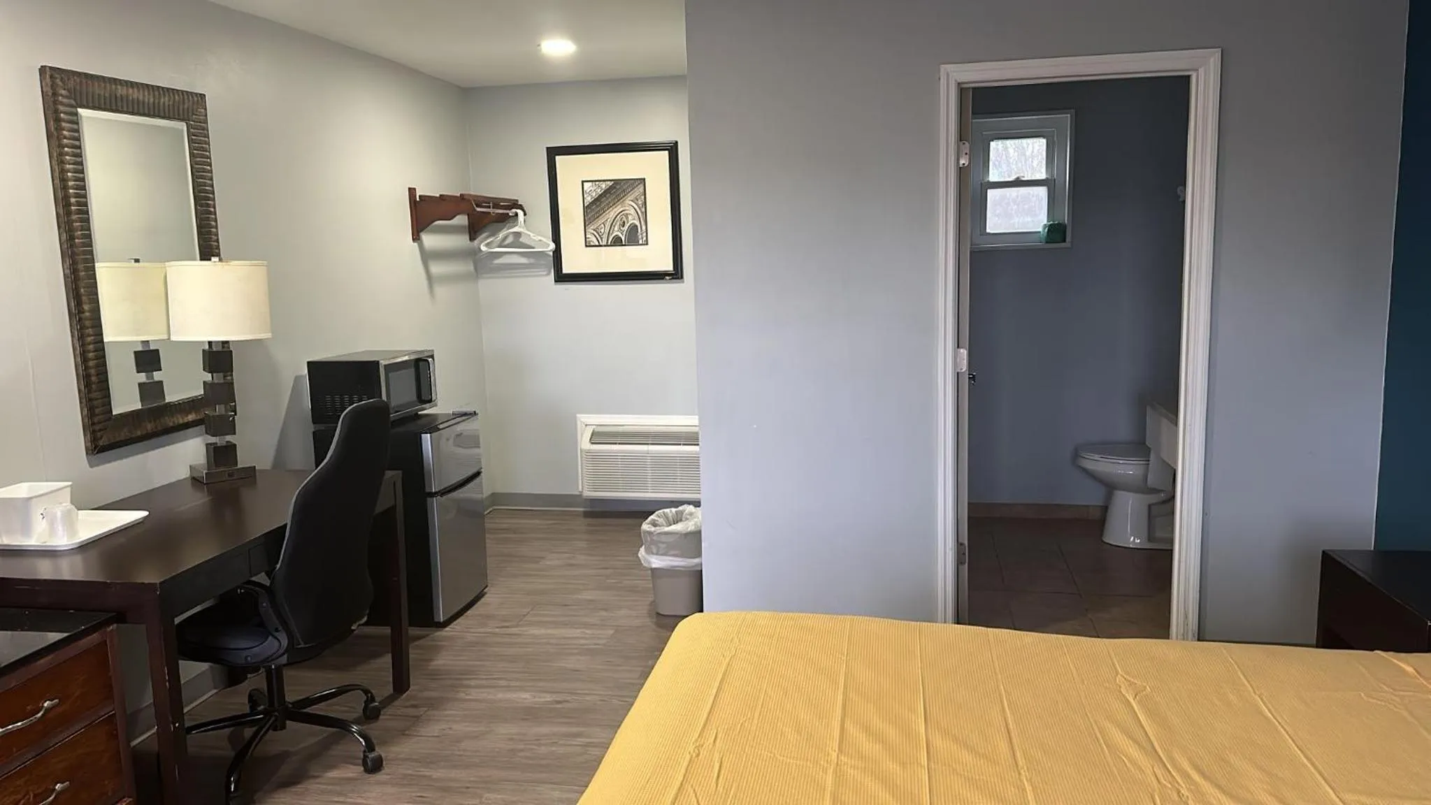 King Room - single occupancy in Americas Best Value Inn