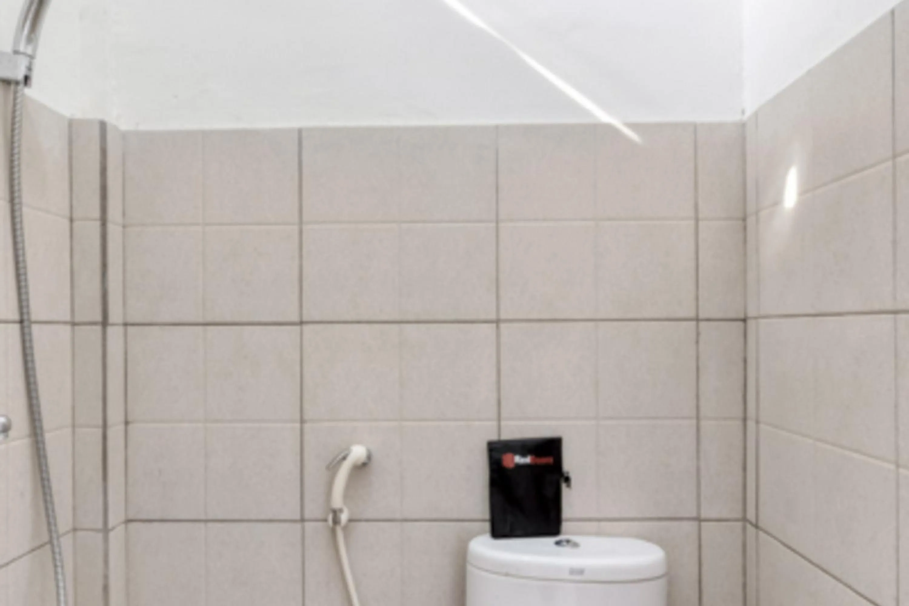 Twin Room in RedDoorz Syariah near Wijilan 2 Yogyakarta