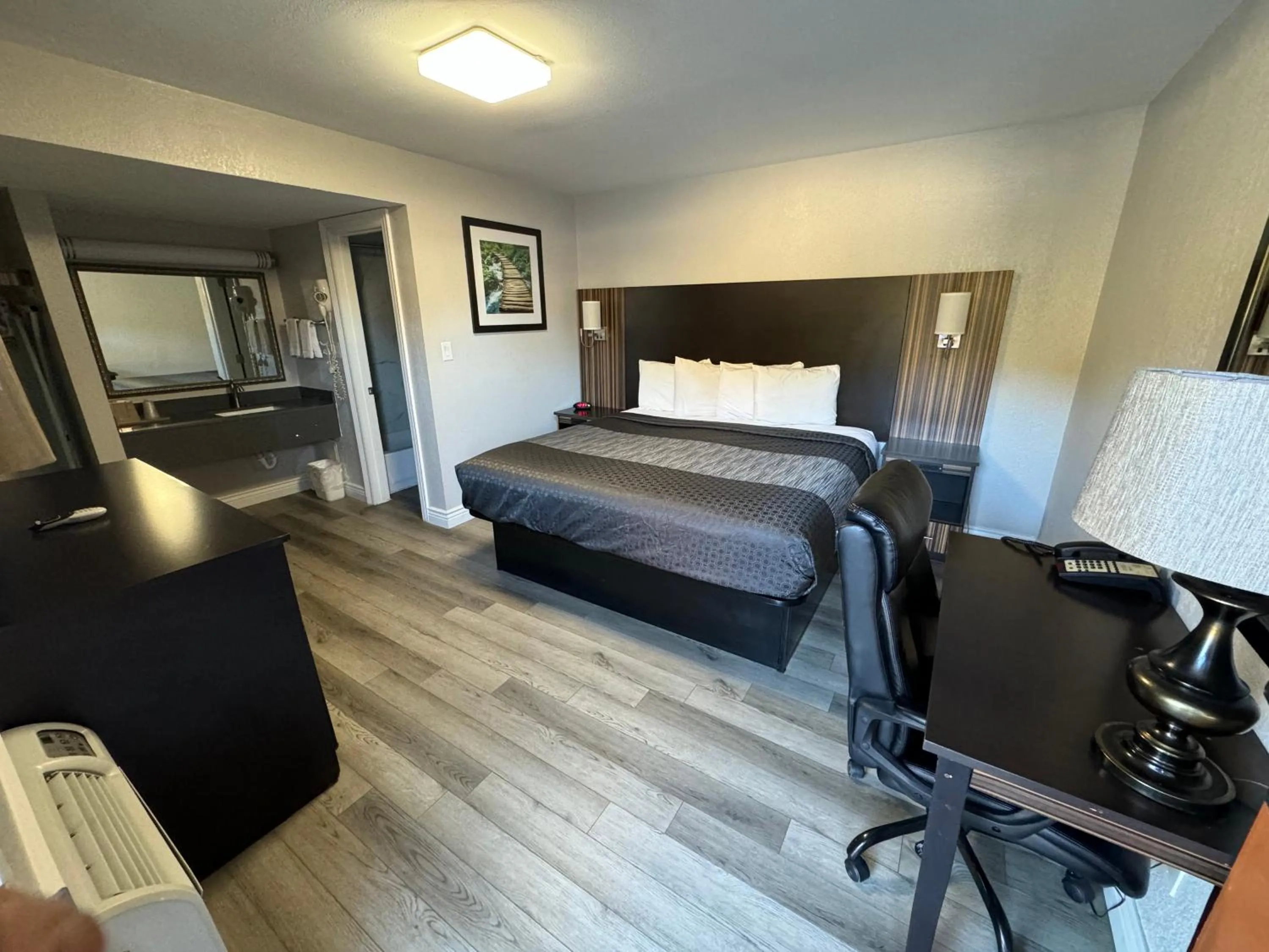 Standard King Room - Smoking in Americas Best Value Inn Ponca City