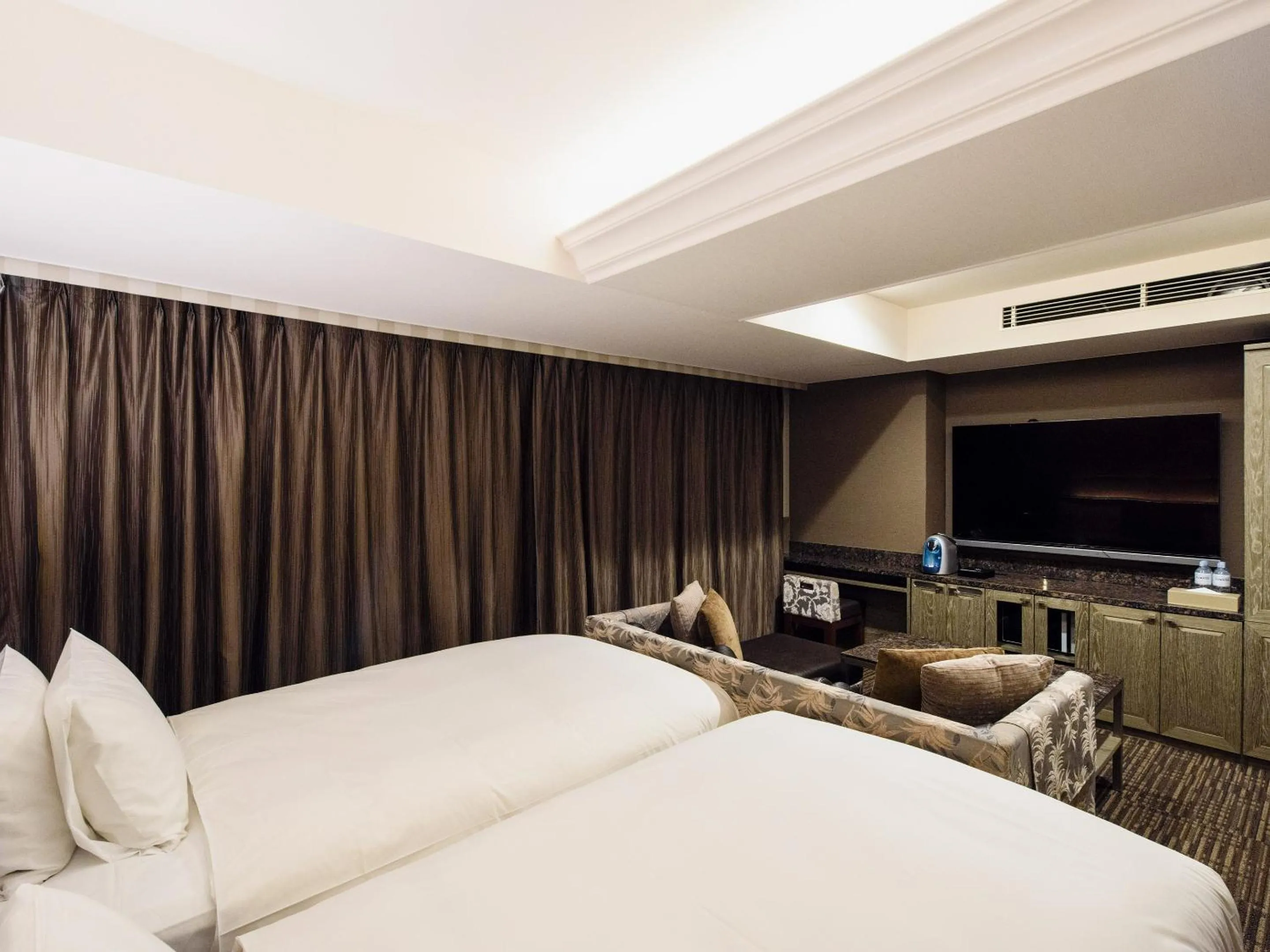 Deluxe Twin Room - Non-Smoking in Meguroholic Hotel