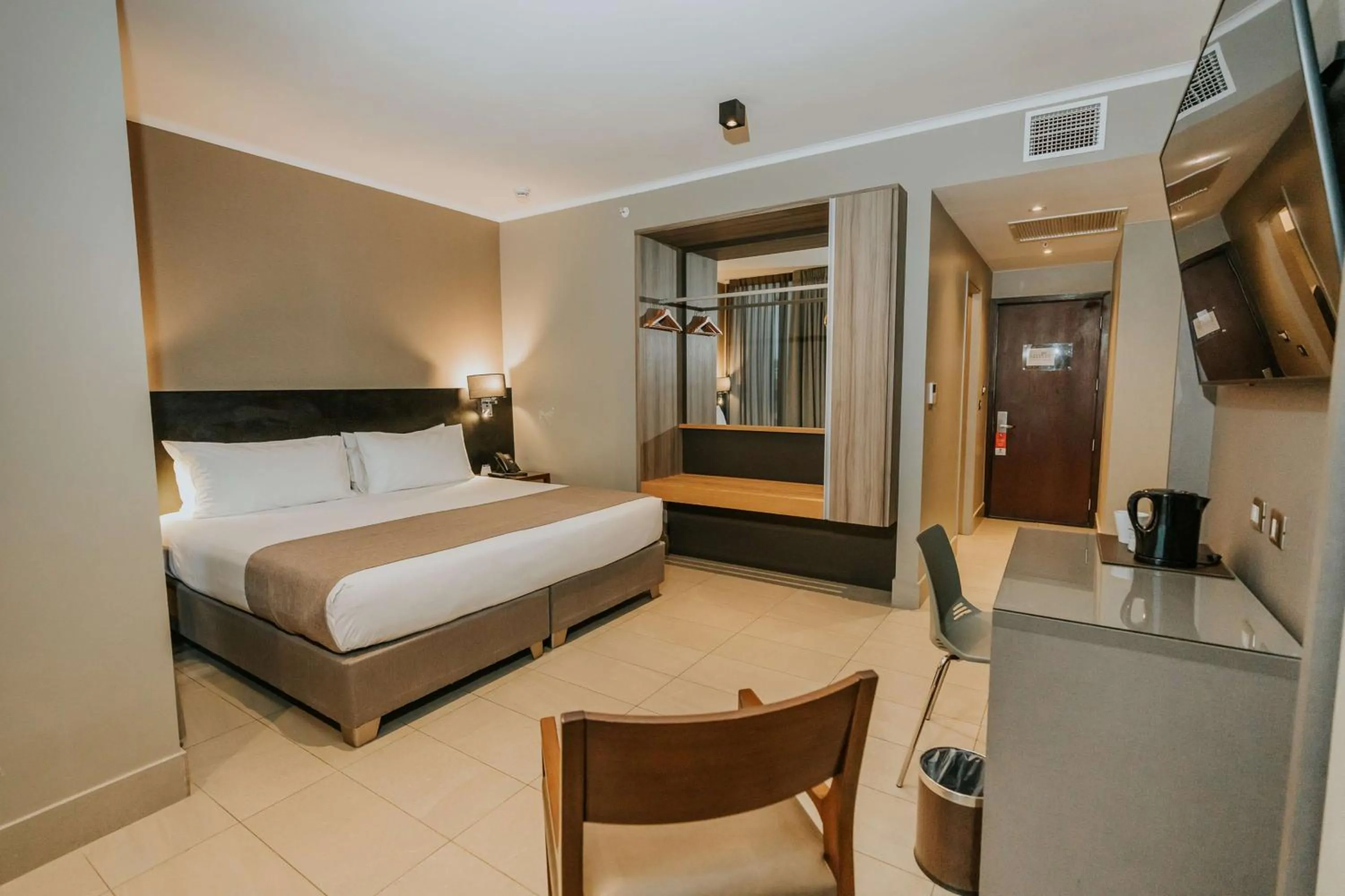 Superior King Room in Best Western Ferrat