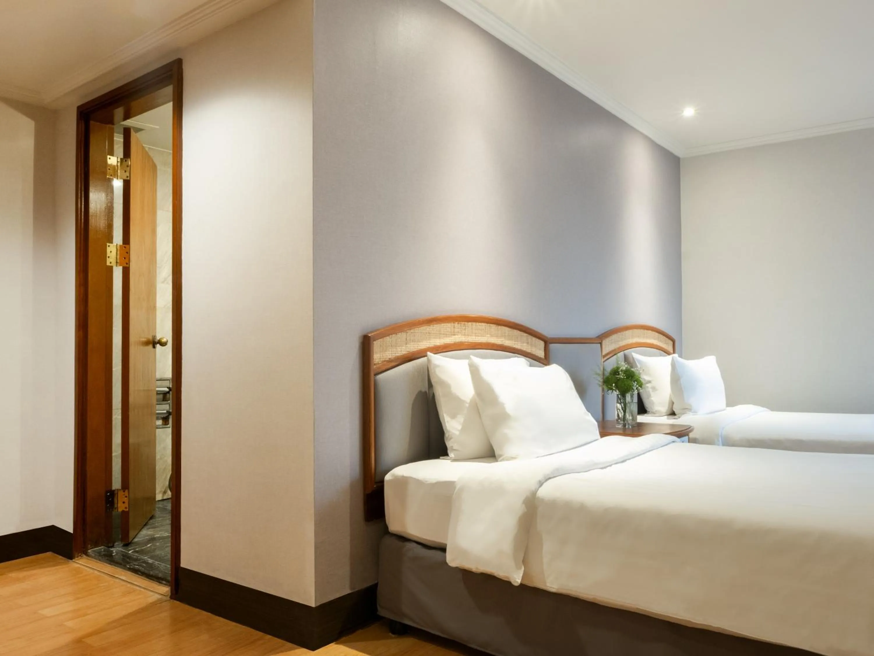 One-Bedroom Twin Suite in Rembrandt Residences Bangkok