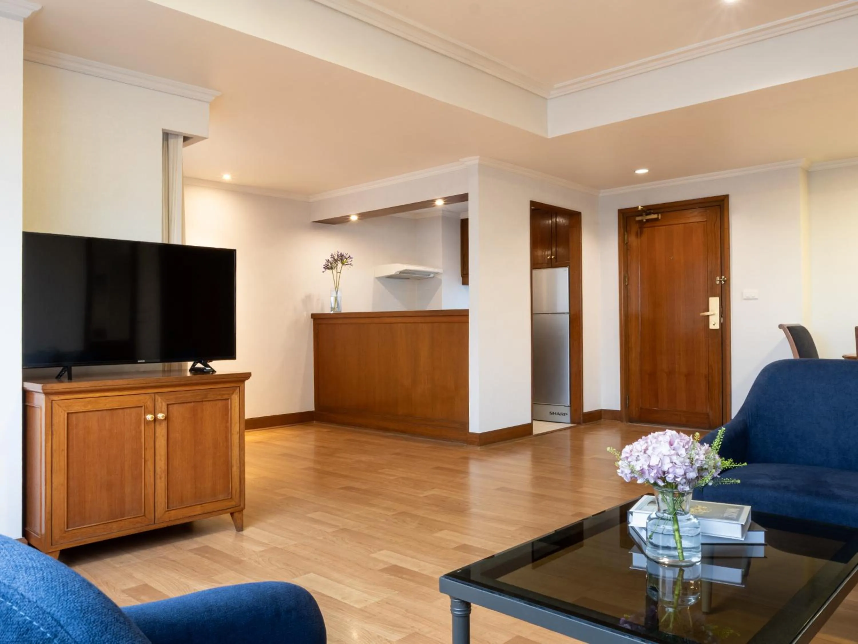 One-Bedroom King Suite in Rembrandt Residences Bangkok