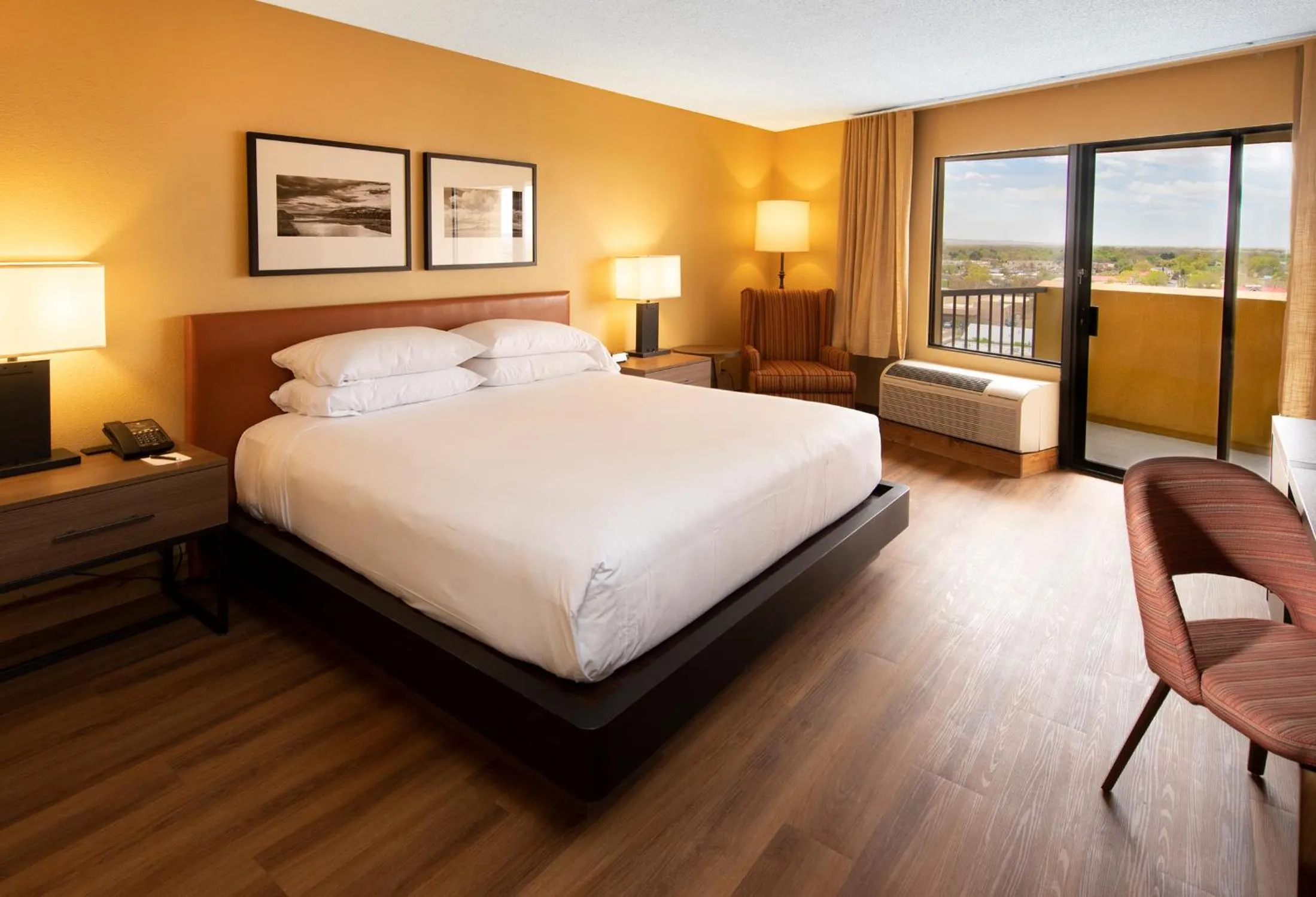 King Room with Balcony in Hotel Albuquerque At Old Town