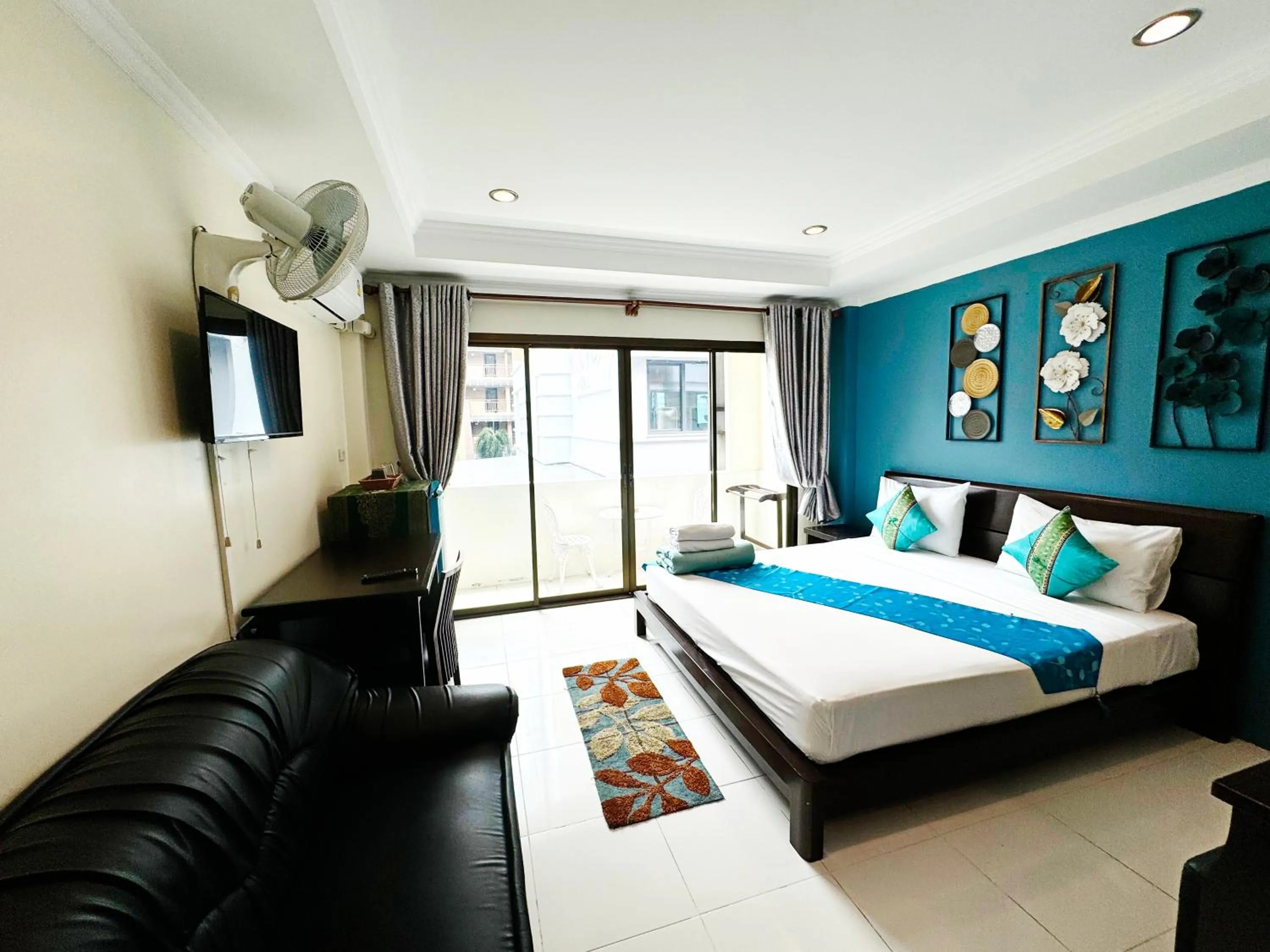 Deluxe Double or Twin Room with Balcony - single occupancy in Sky Silk Decoration House