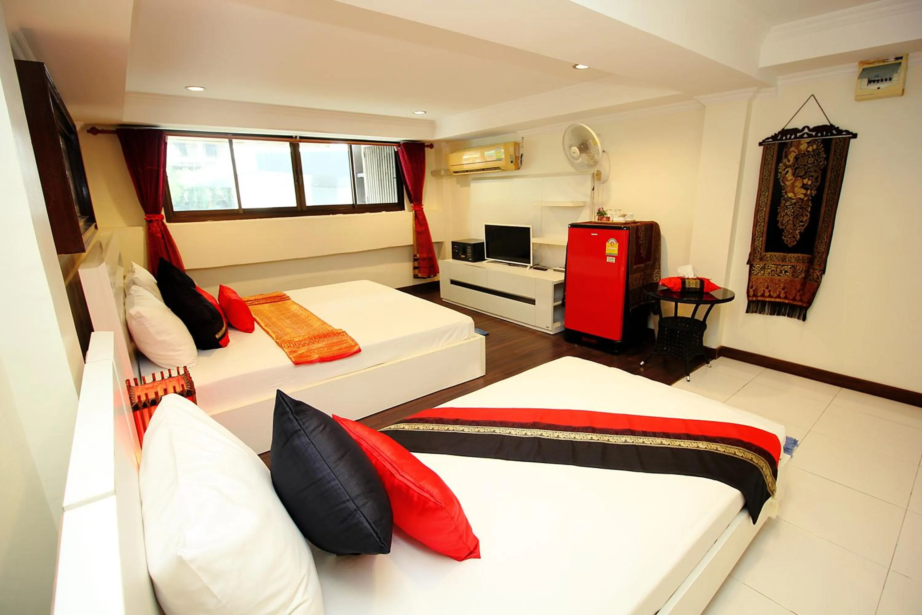 Deluxe Triple Room in Sky Silk Decoration House