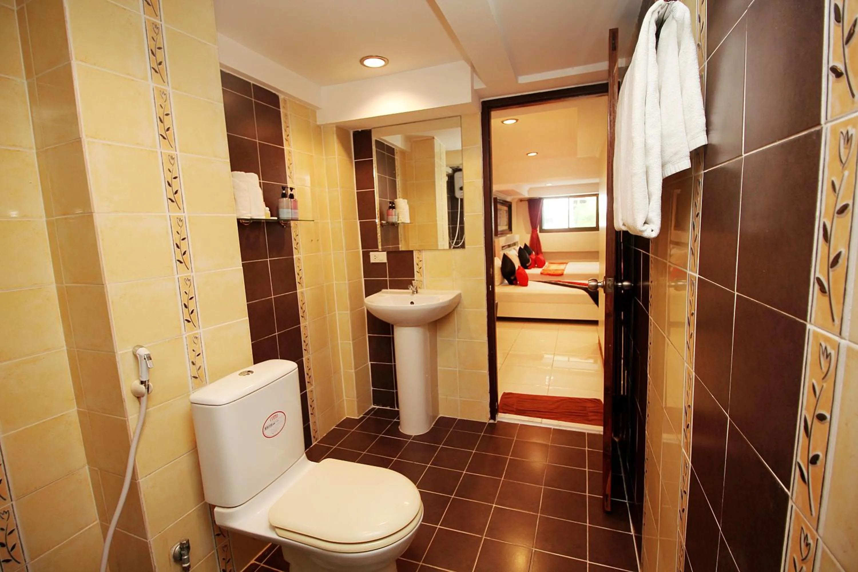 Comfort Triple Room with Shower in Sky Silk Decoration House