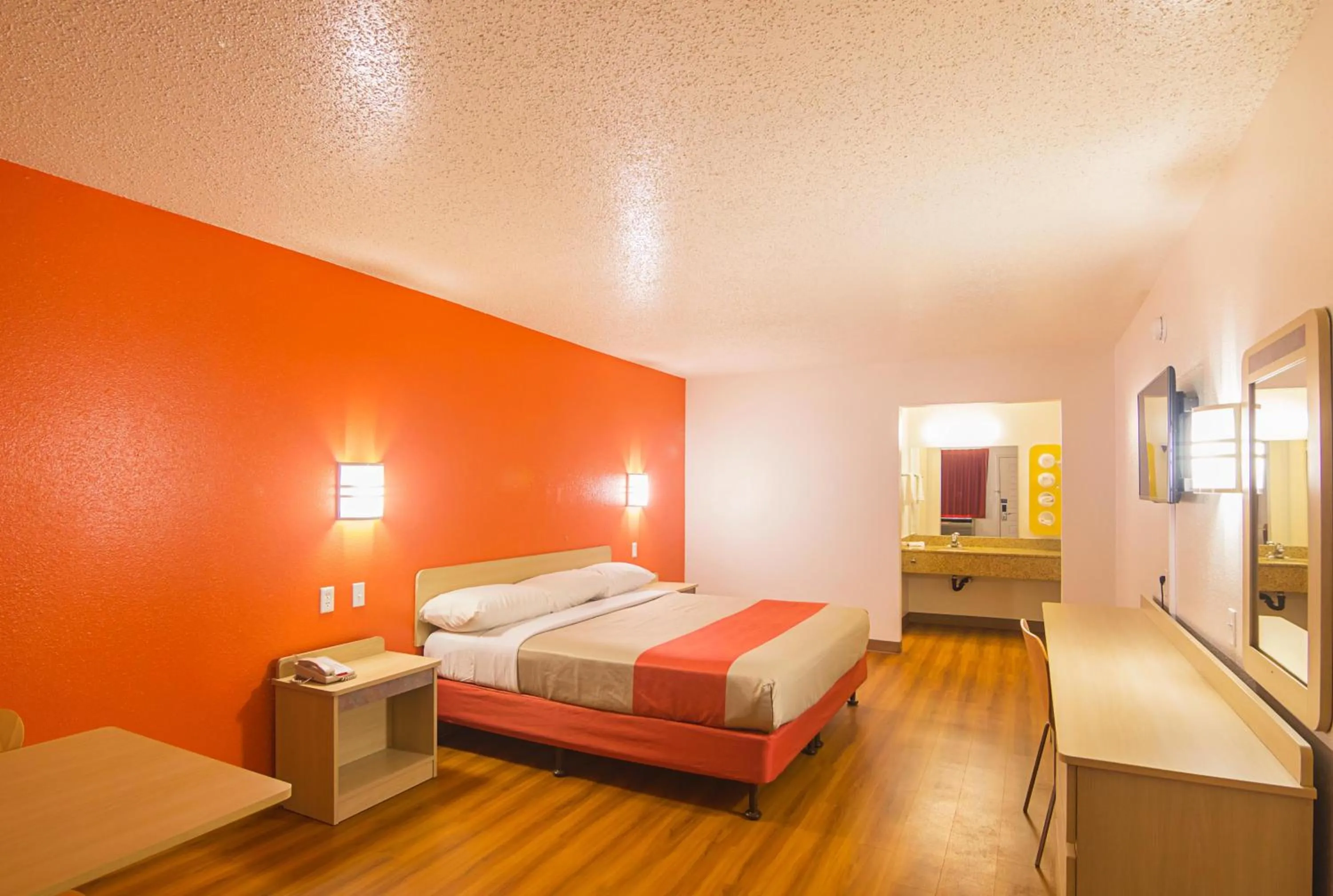 King Room with Roll-in Shower - Disability Access - Non-Smoking in Motel 6-Indianapolis, IN - Airport