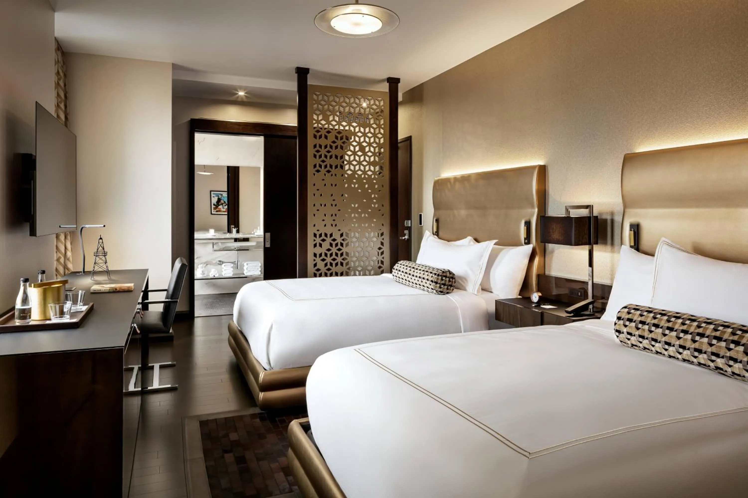 Guest room, 2 Queen in The Sinclair, Autograph Collection