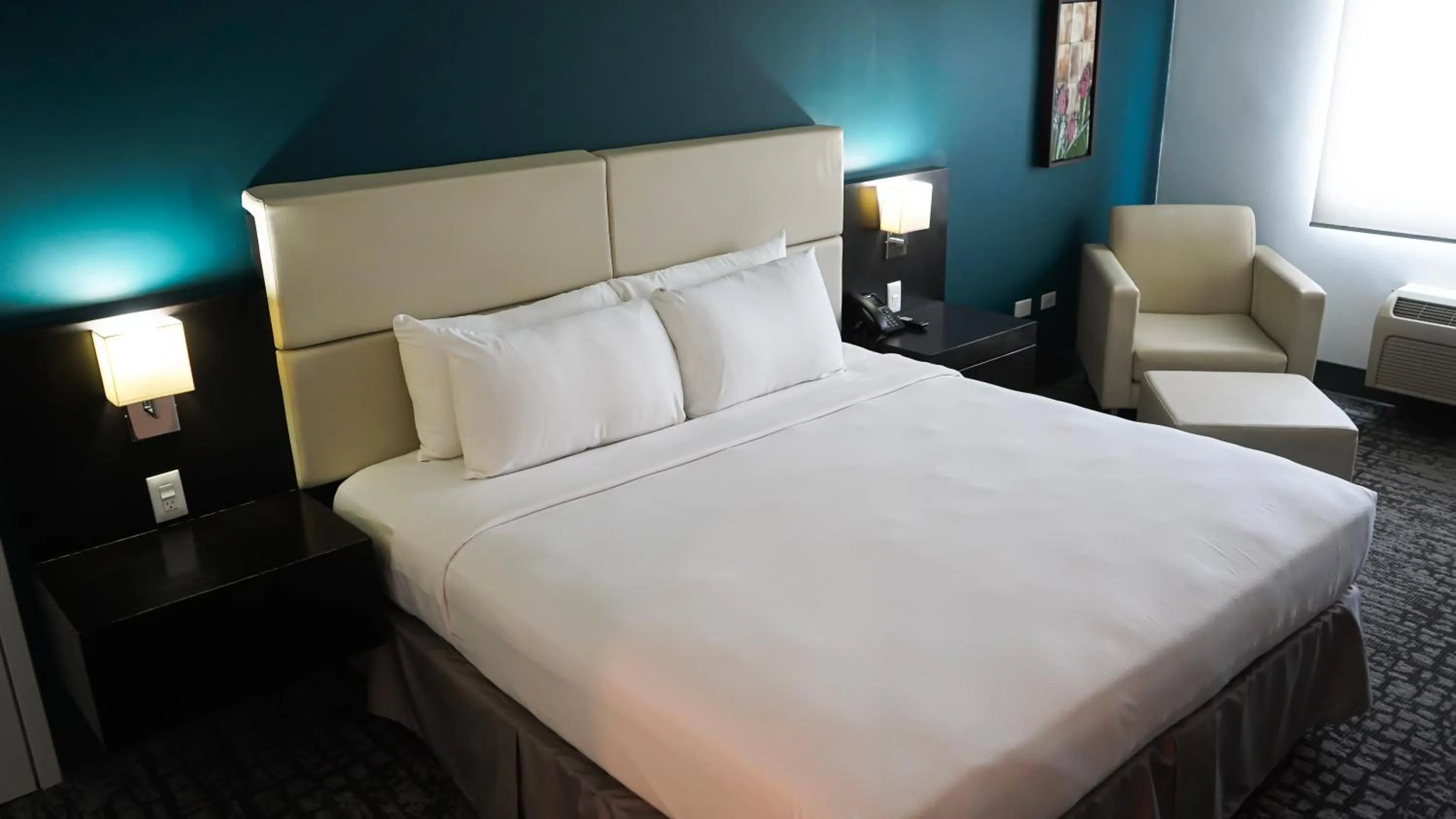 Deluxe King Room in Costa Bahia Hotel, Convention Center and Casino