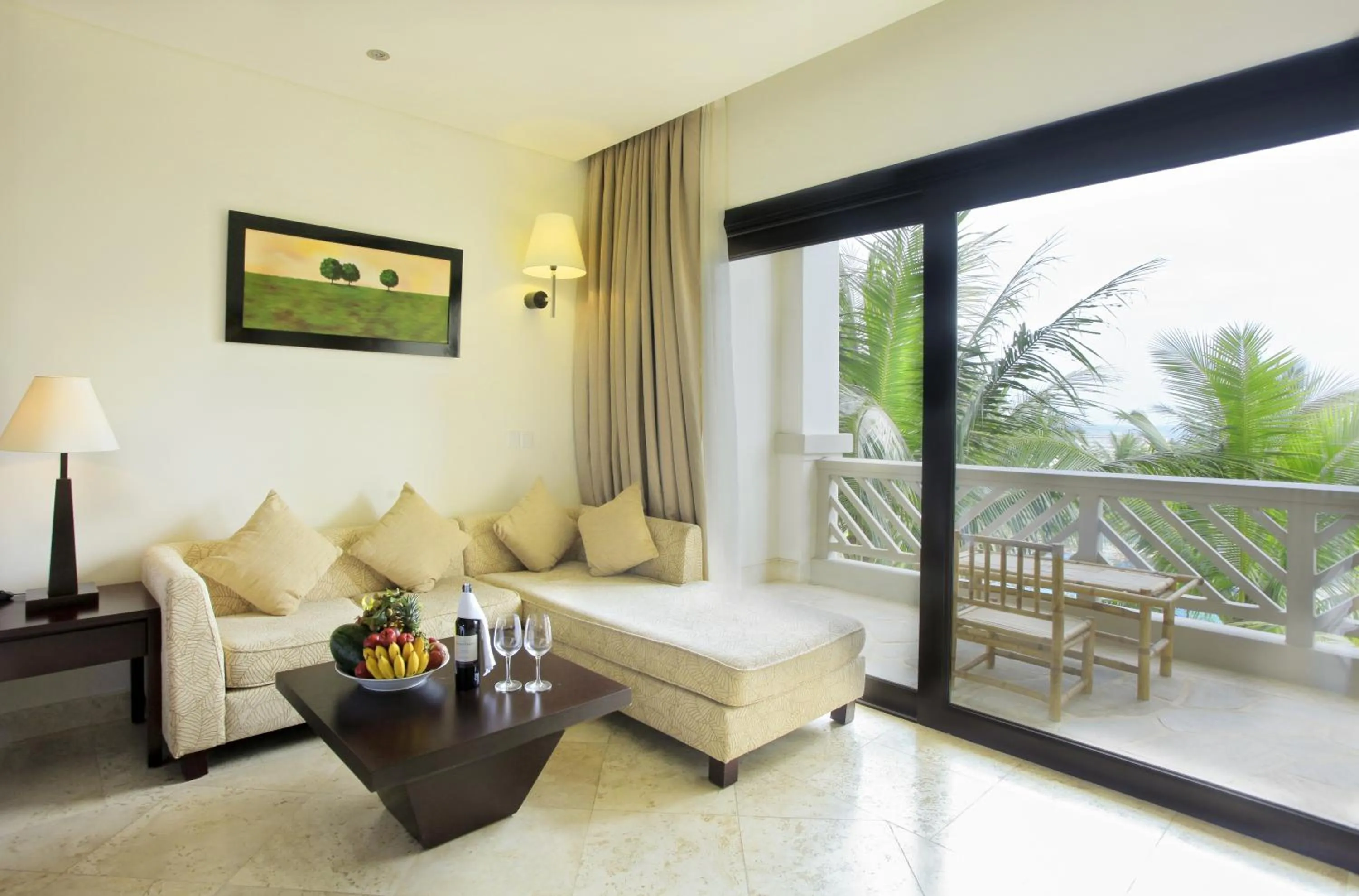 Deluxe Twin Room with Sea View in Olalani Resort & Condotel