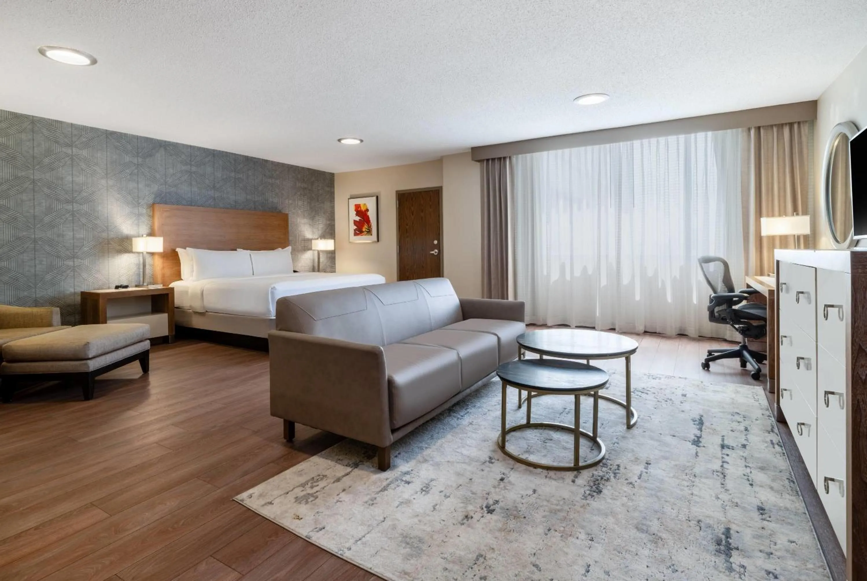 Junior King Suite in Wyndham Indianapolis Airport