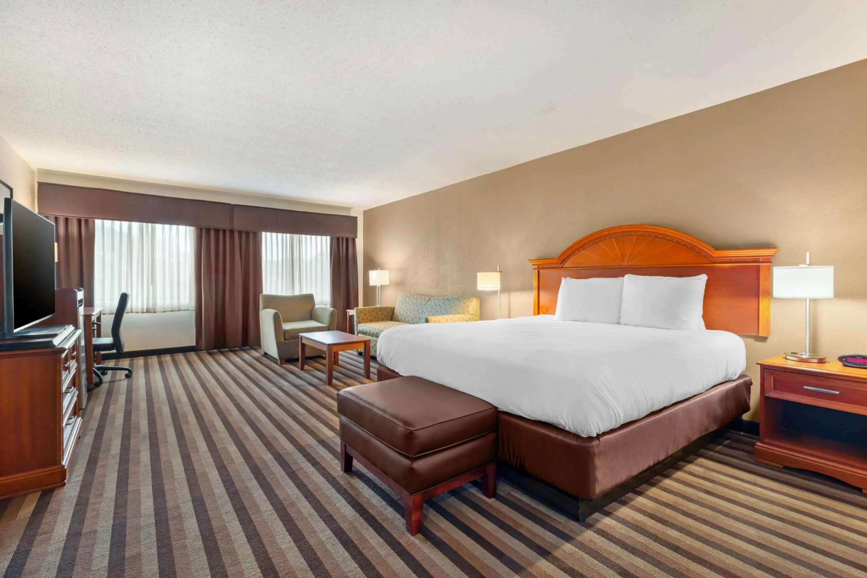 Mini King Suite with Sofa Bed - Non-Smoking in Best Western Rockland