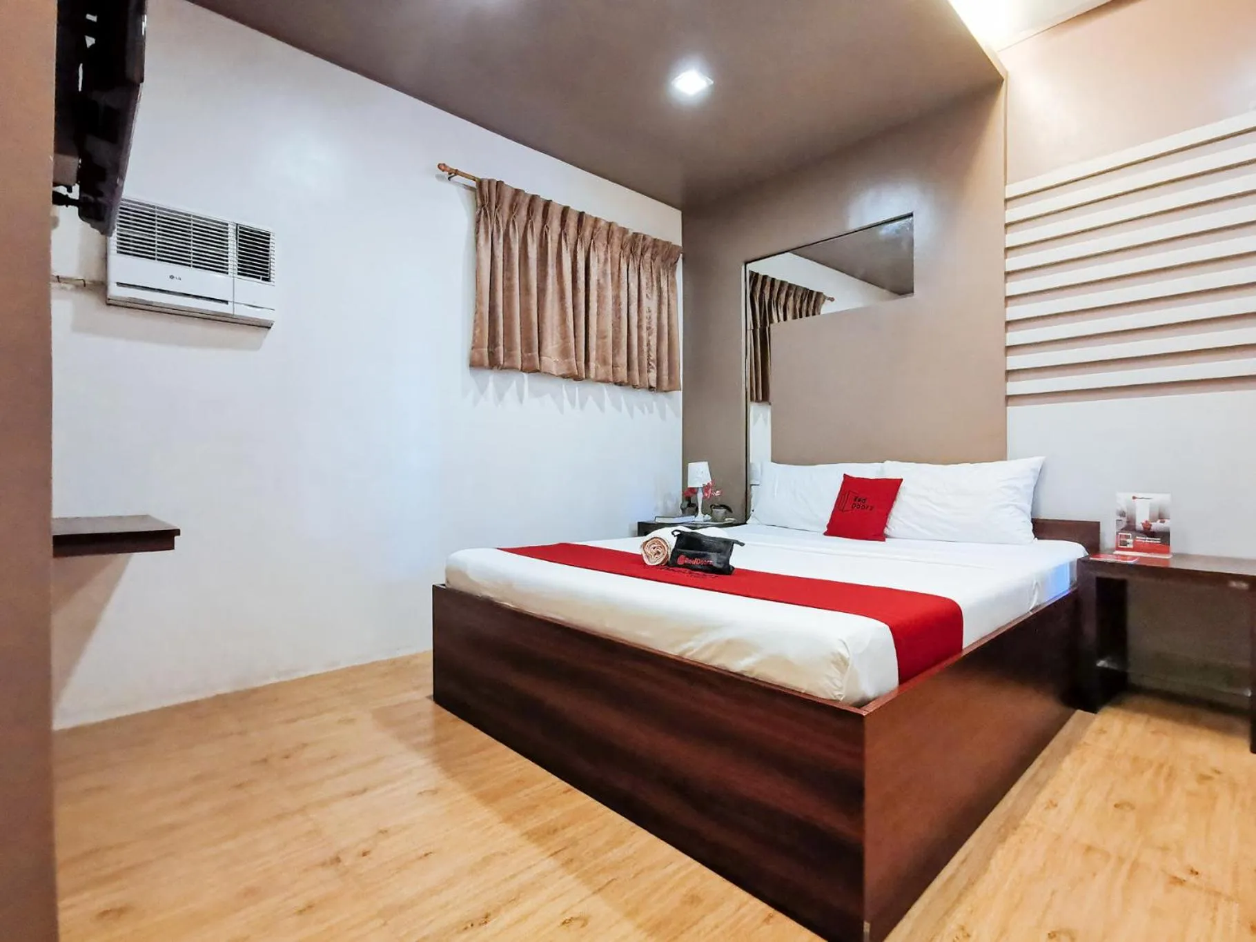 Double Room in RedDoorz Plus near Robinsons Place Gensan