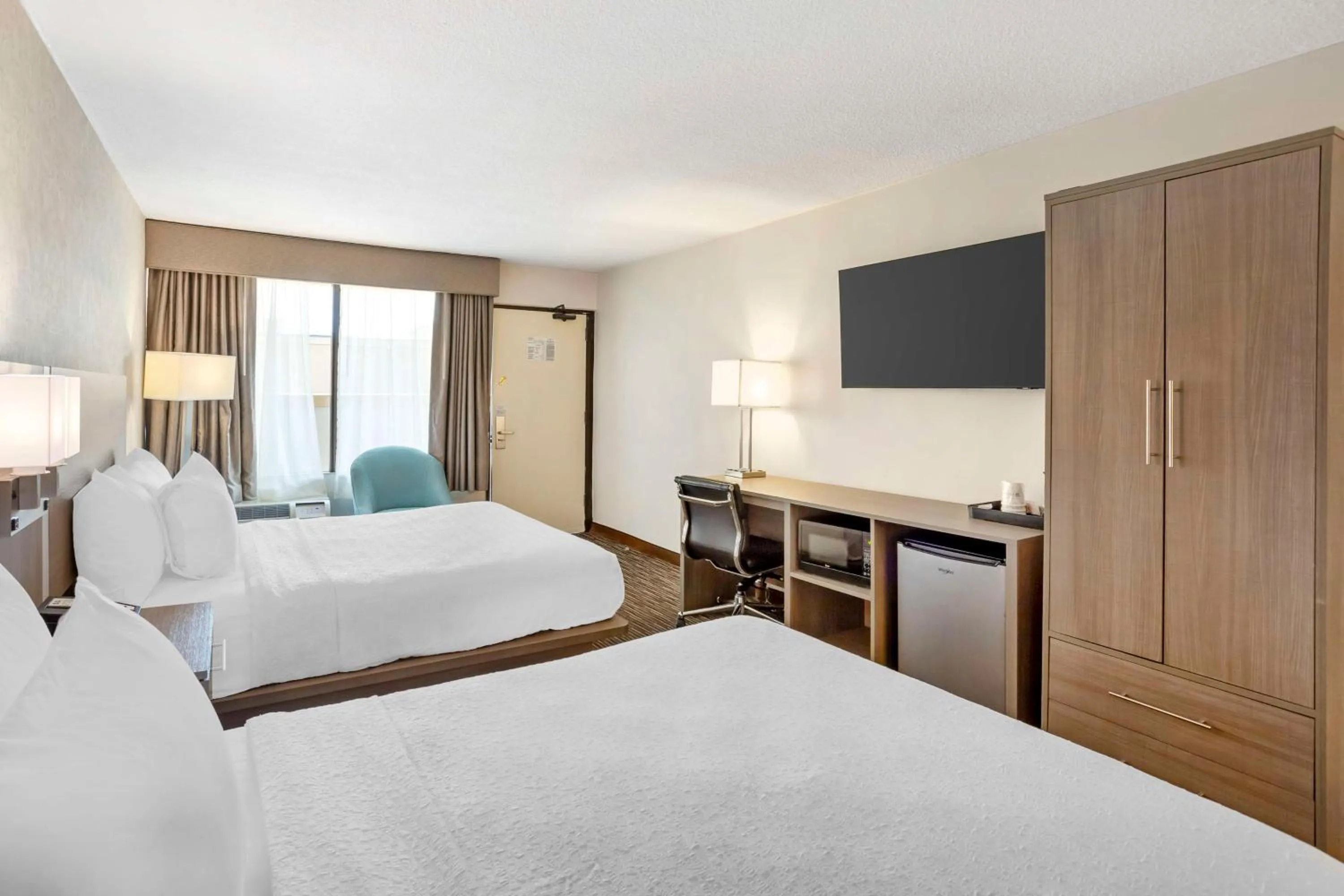 Queen Room with Two Queen Beds in Best Western Mill River Manor