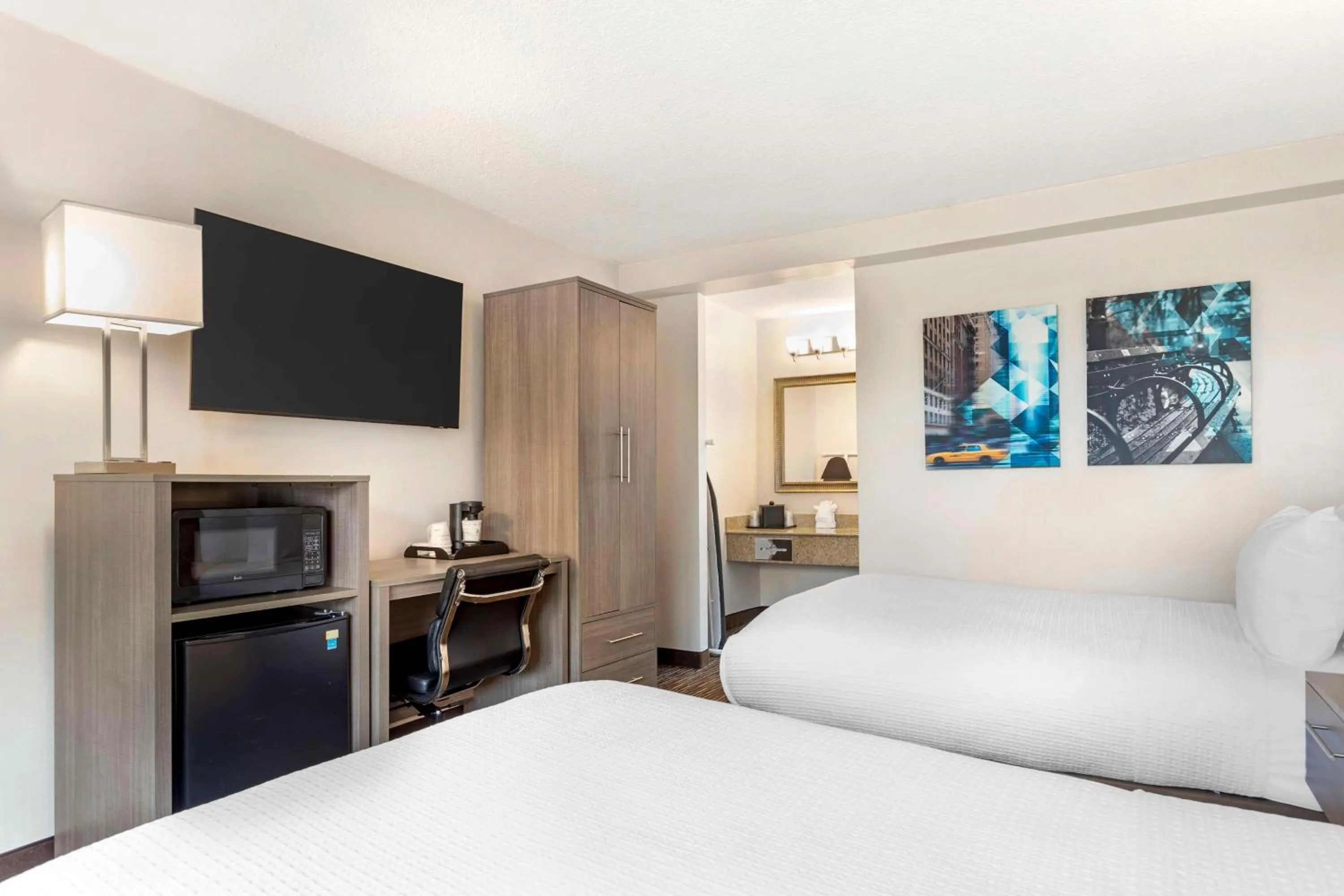 Double Room with Two Double Beds - Non-Smoking in Best Western Mill River Manor