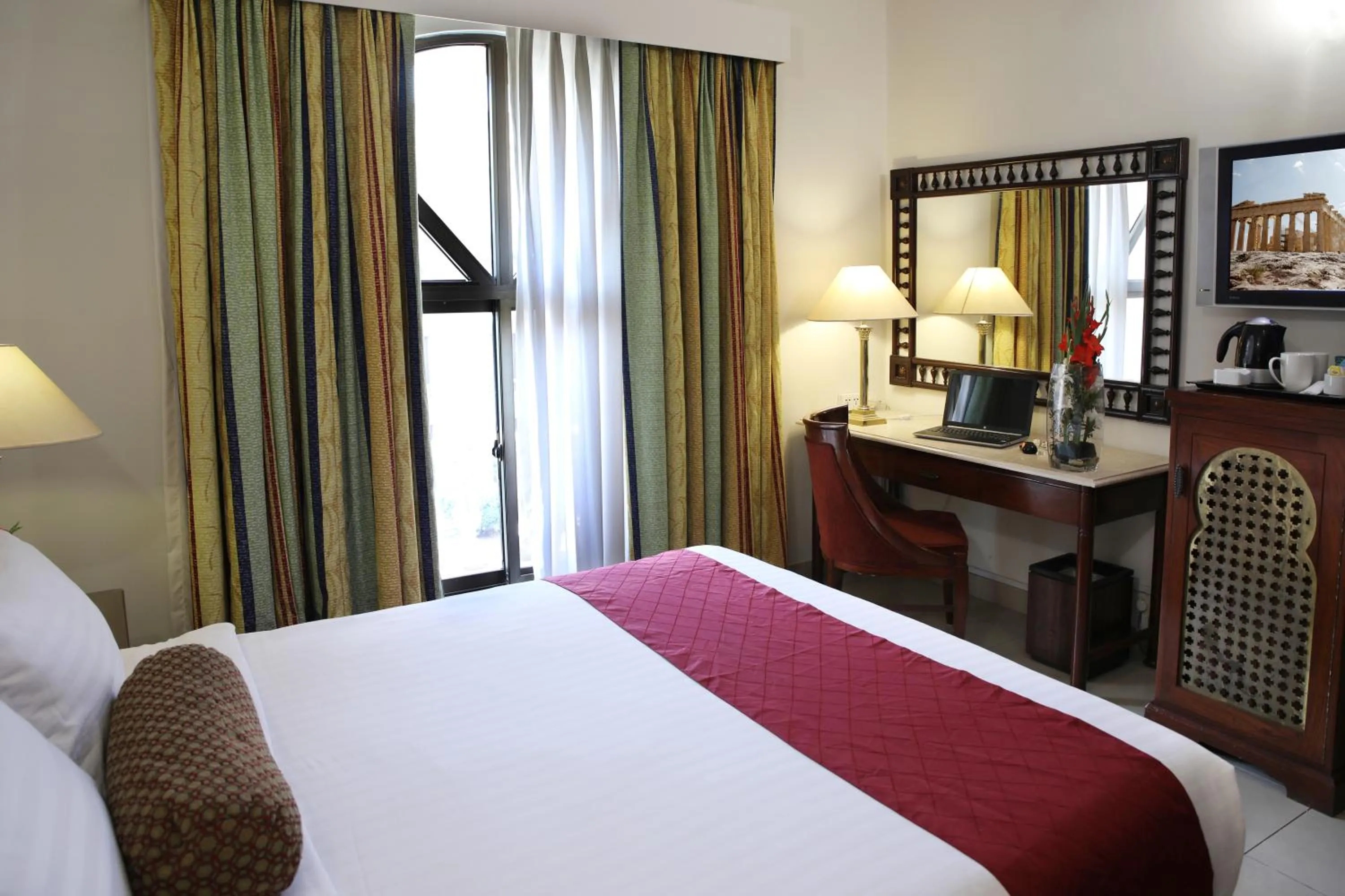 Deluxe Queen Room - single occupancy in Avari Xpress, Islamabad