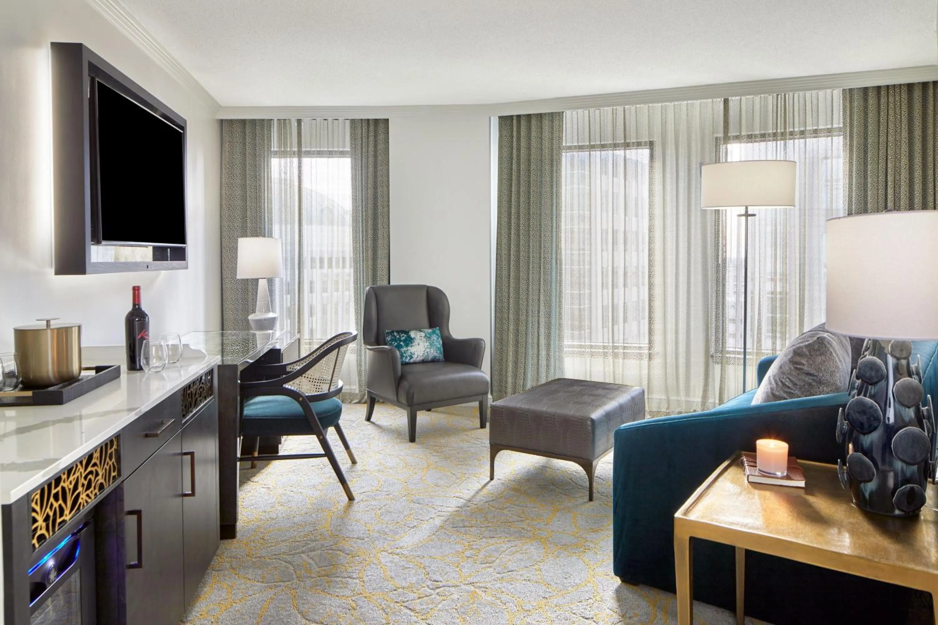 King Suite with Sofa Bed and Spa Bath in Grand Bohemian Orlando, Autograph Collection