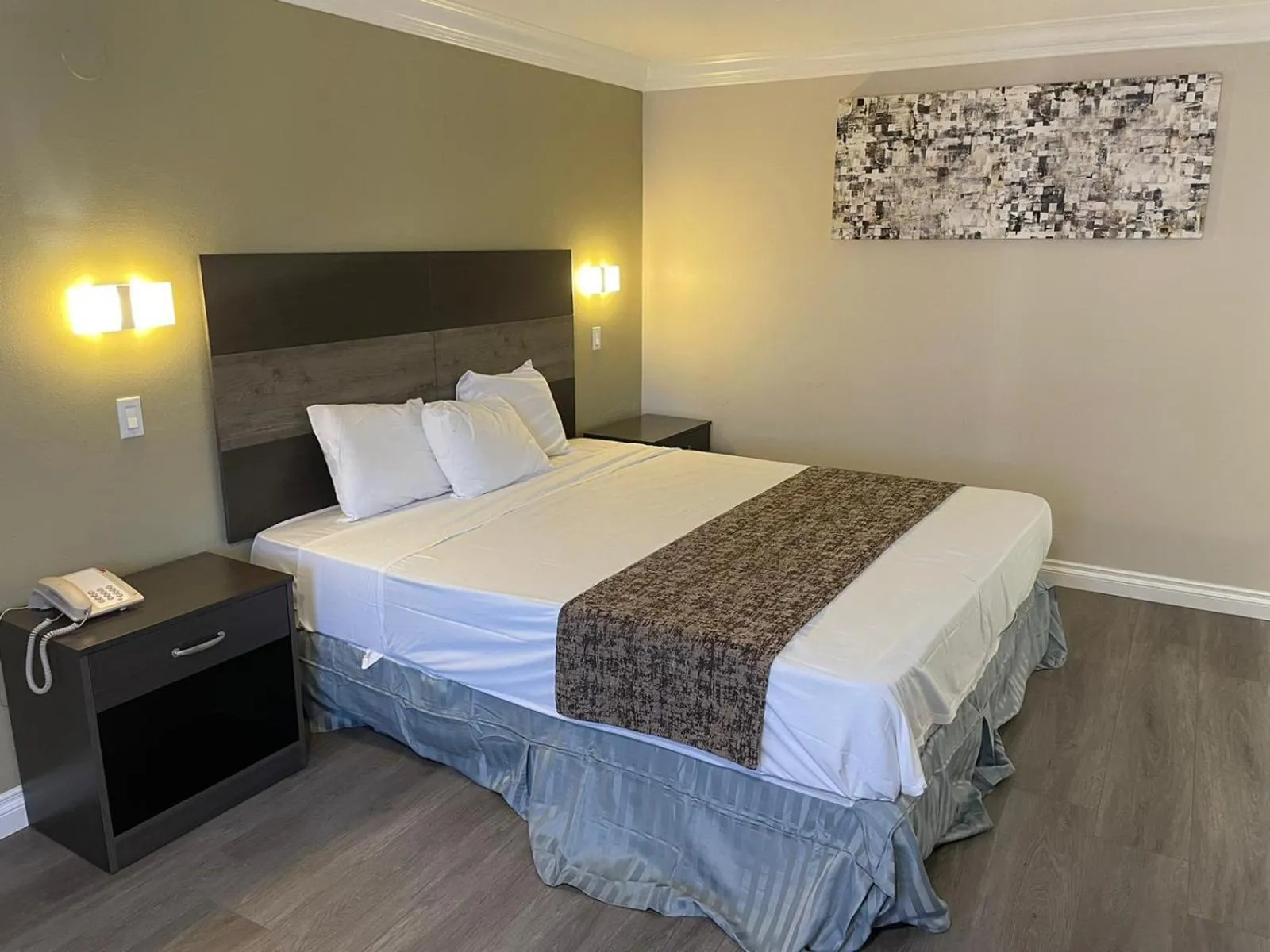 Standard King Room in Colony Inn