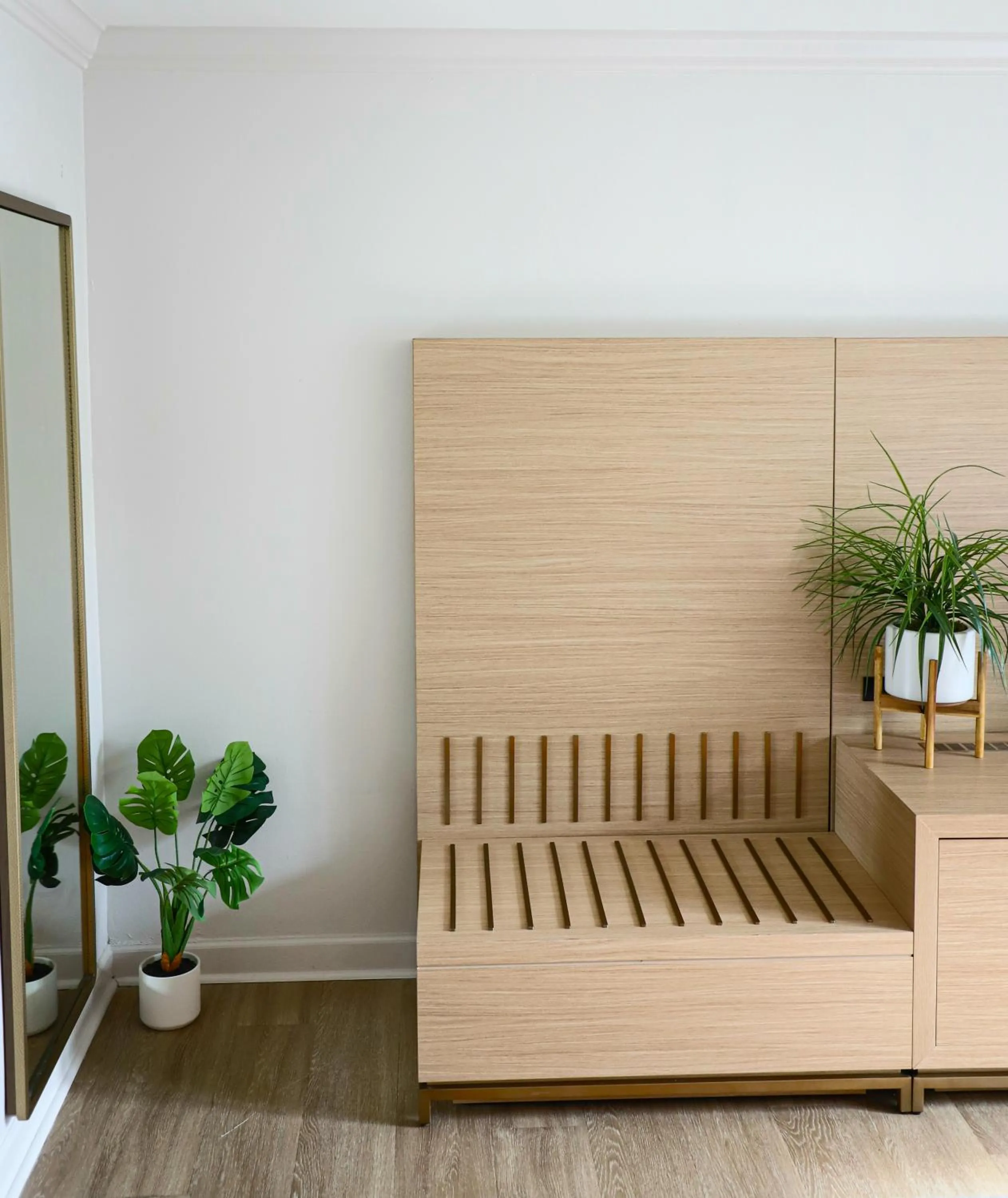 Standard One Queen Bed in Riverside Hotel