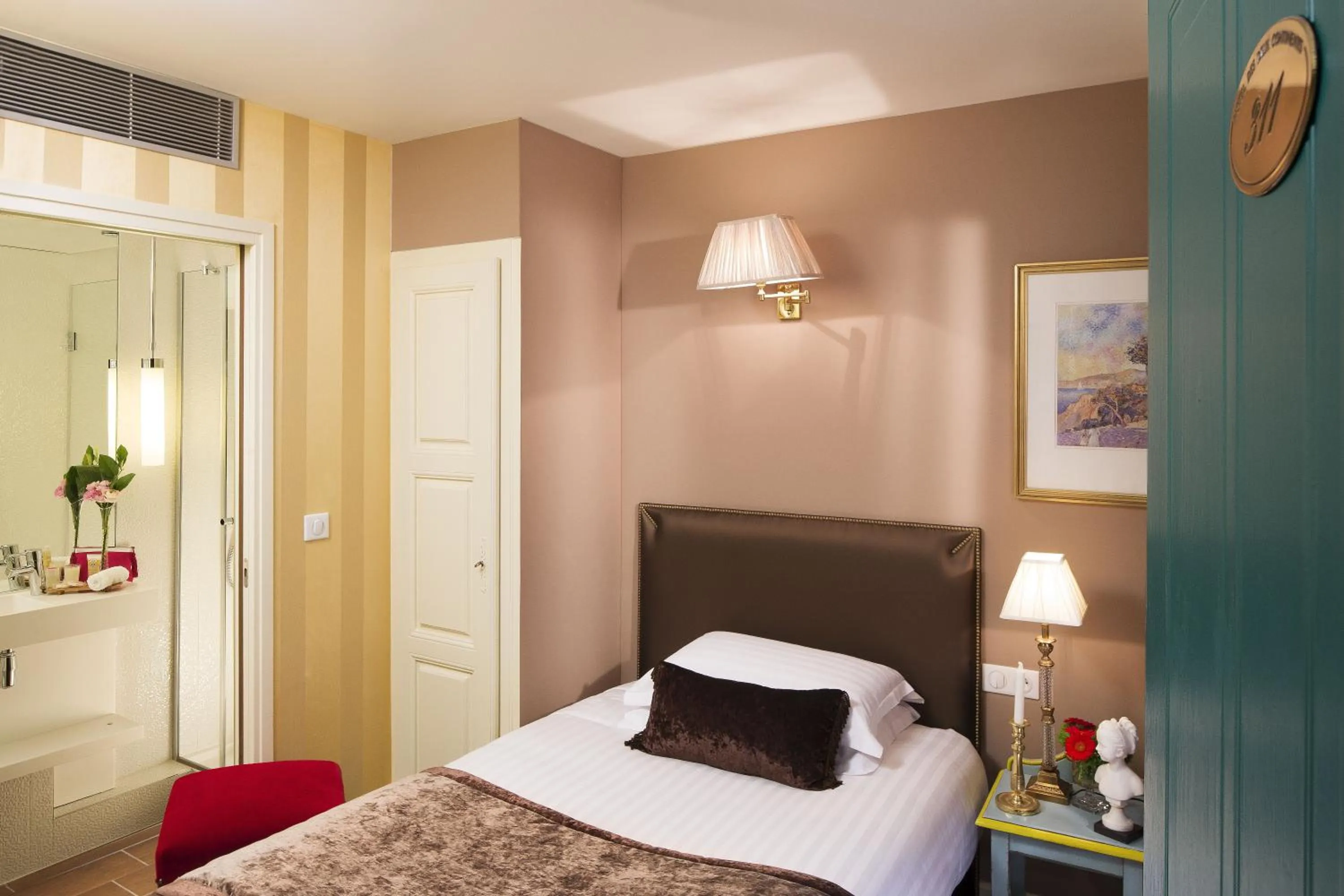 Single Room in Hotel Des Deux Continents