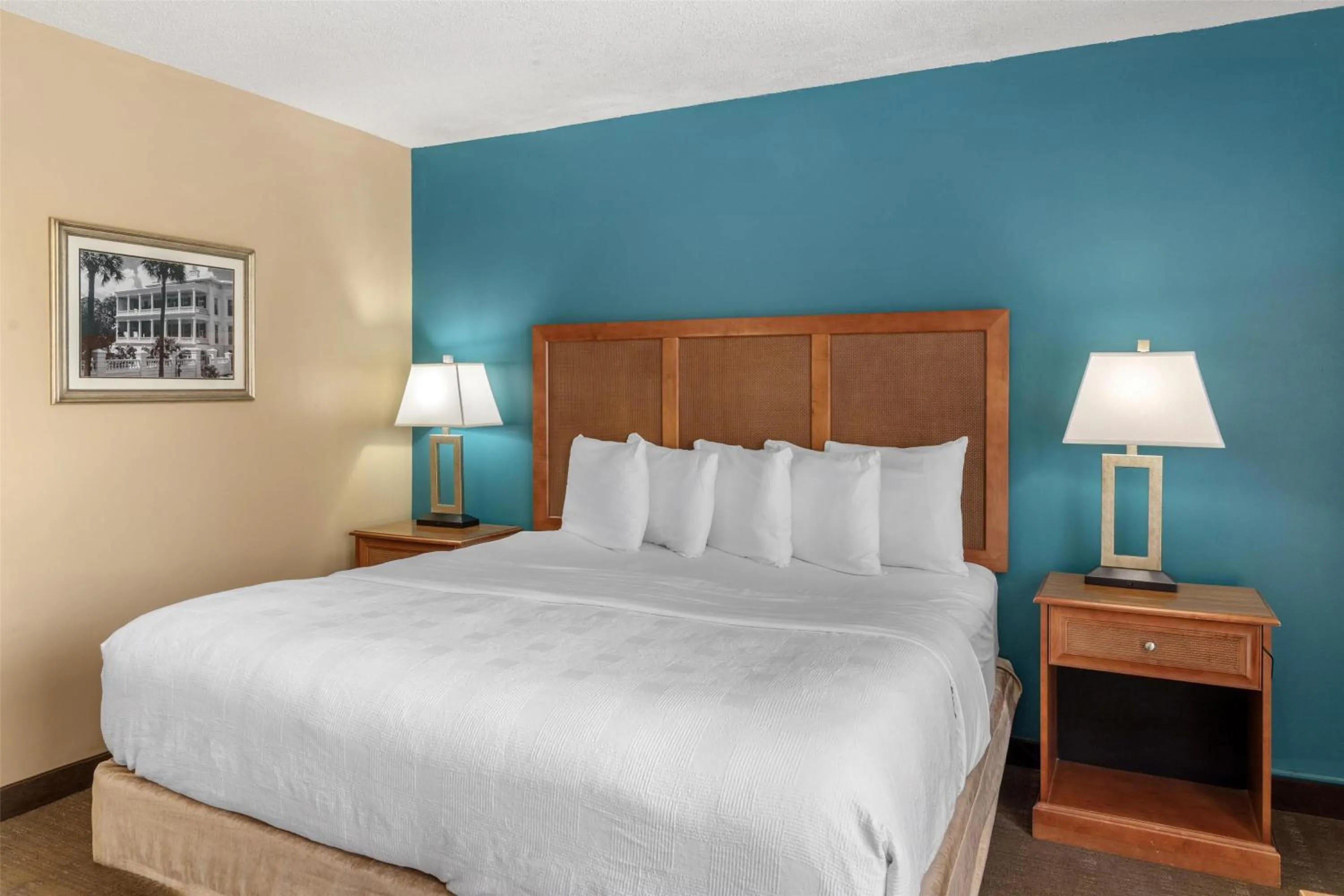 King Room with Pool View in Best Western Charleston Inn