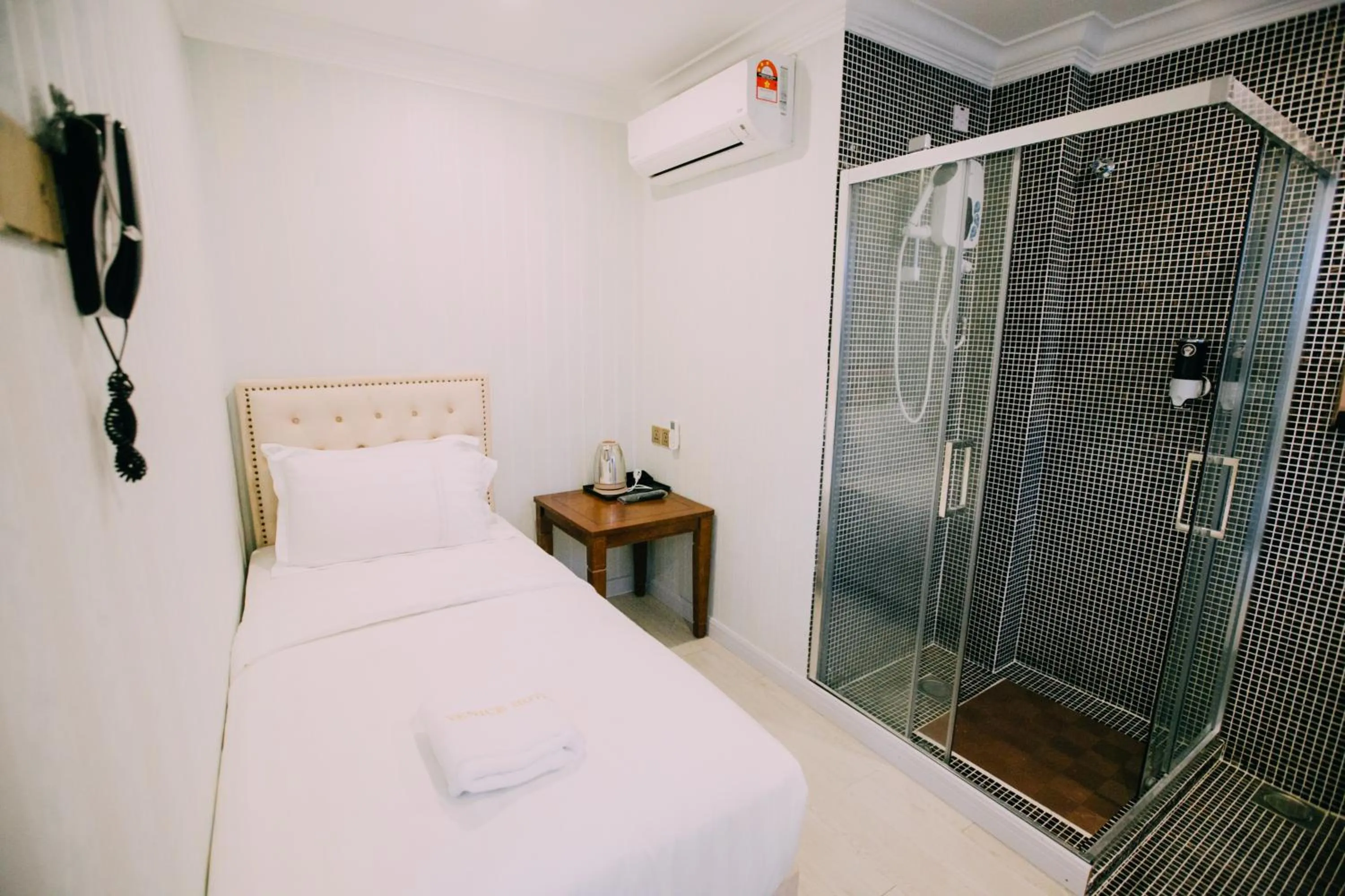 Single Room in Hotel Venice