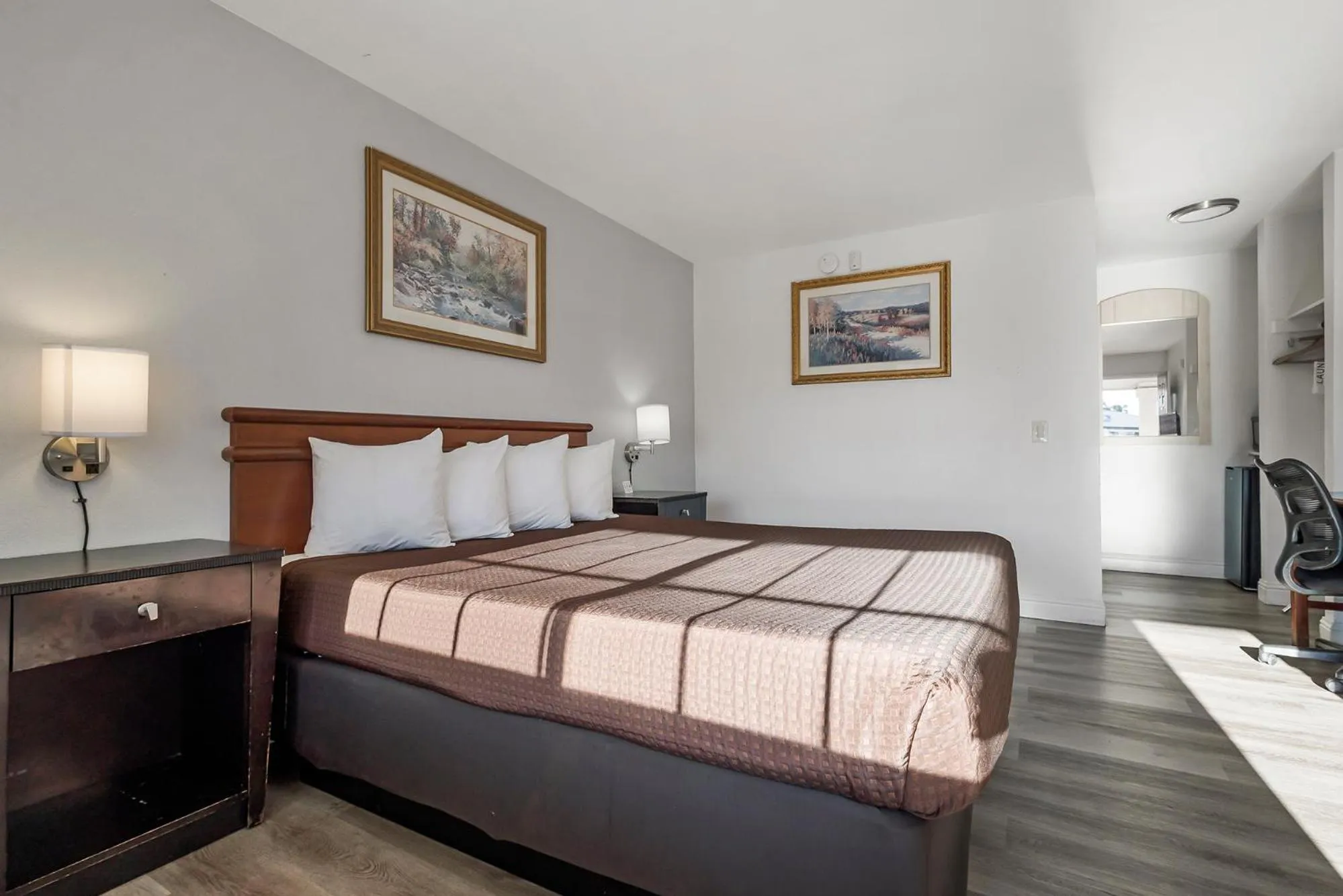 King Room - Non Smoking in Heritage Inn Express Chico