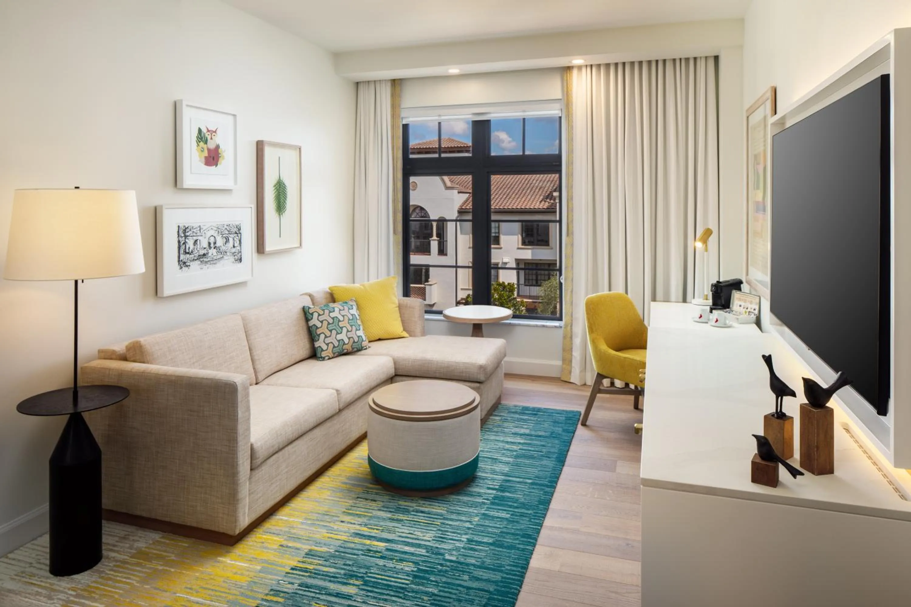 Deluxe King Room in The Alfond Inn