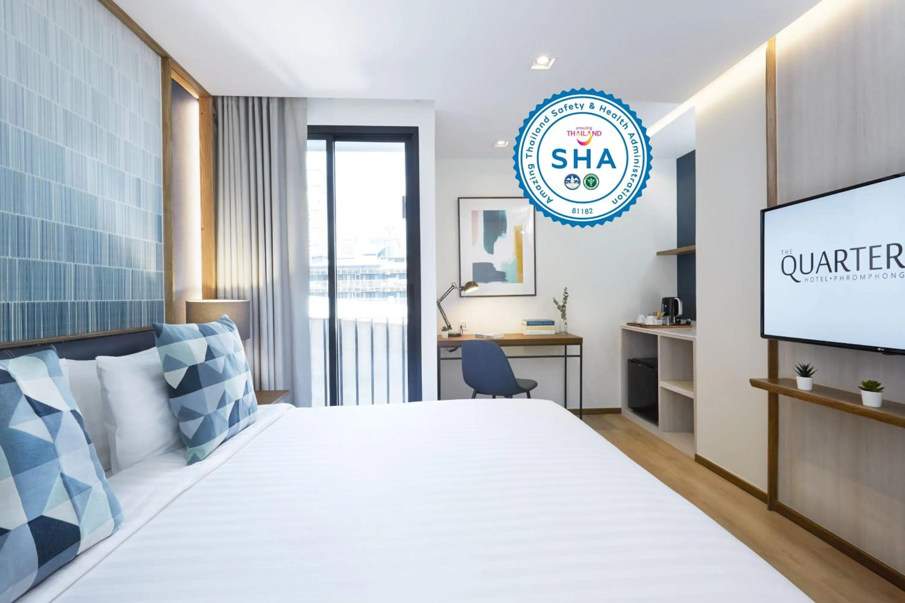 Superior King Room - No Balcony in The Quarter Phromphong by UHG