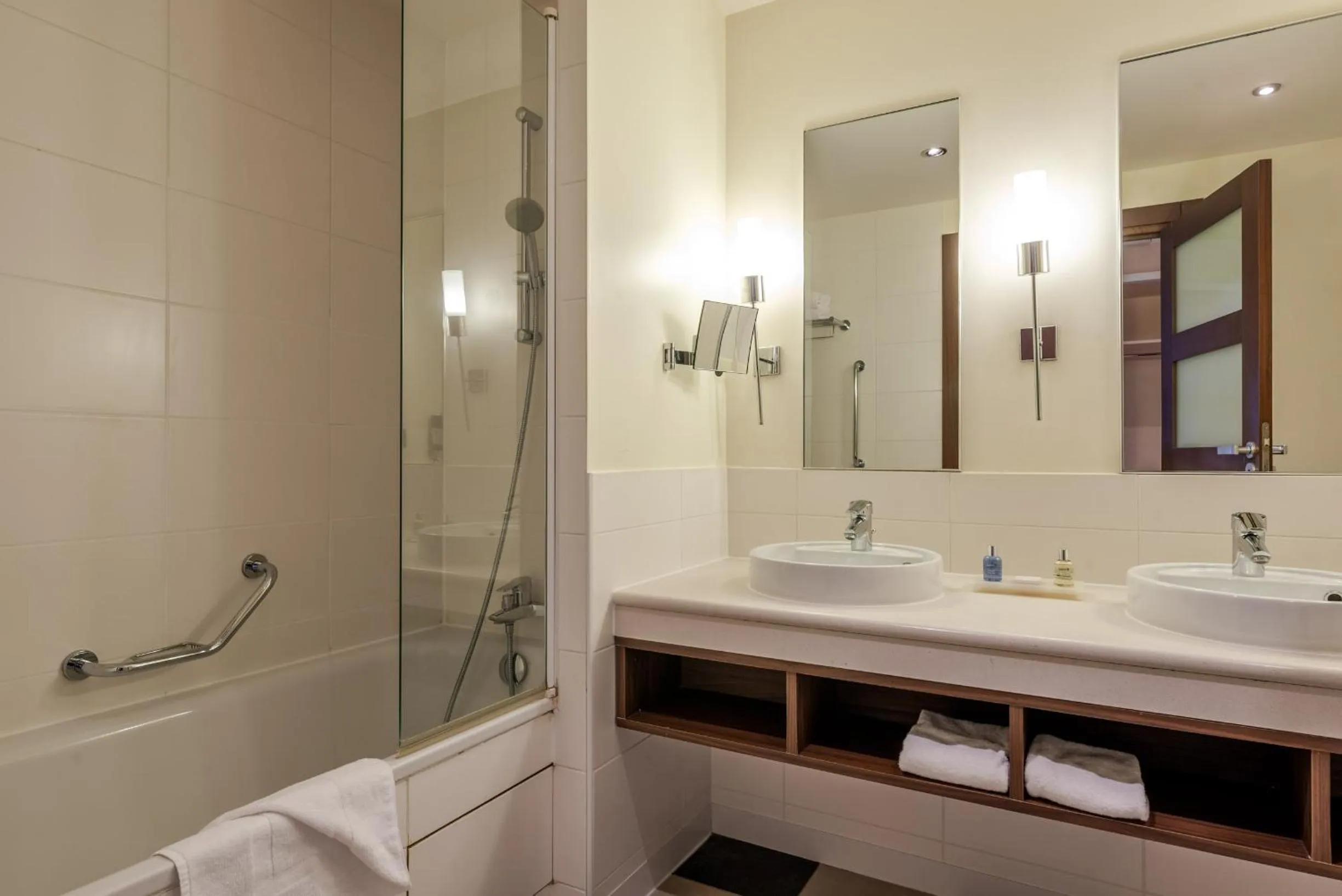 Premium Family Room with Golf View and Spa access in Radisson Blu Hotel Paris, Marne-la-Vallée