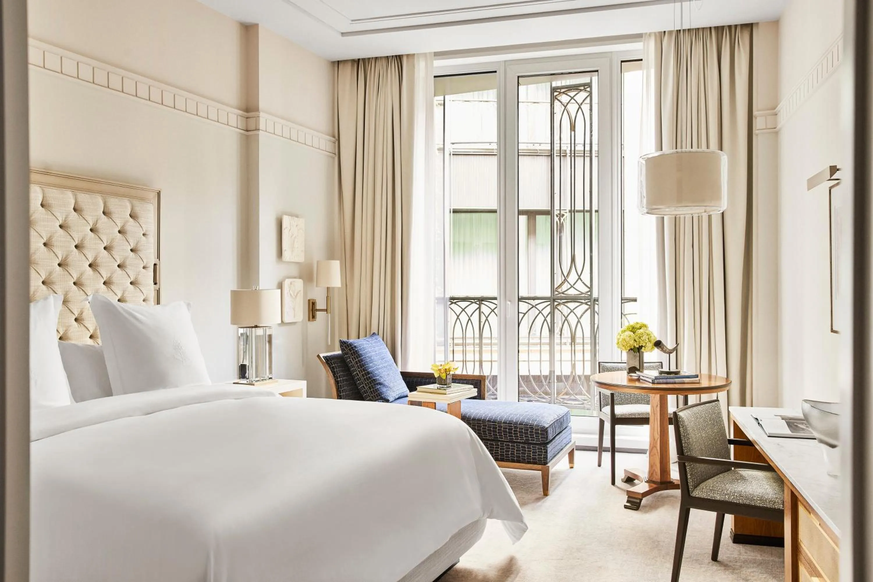 Superior Room King in Four Seasons Hotel Madrid