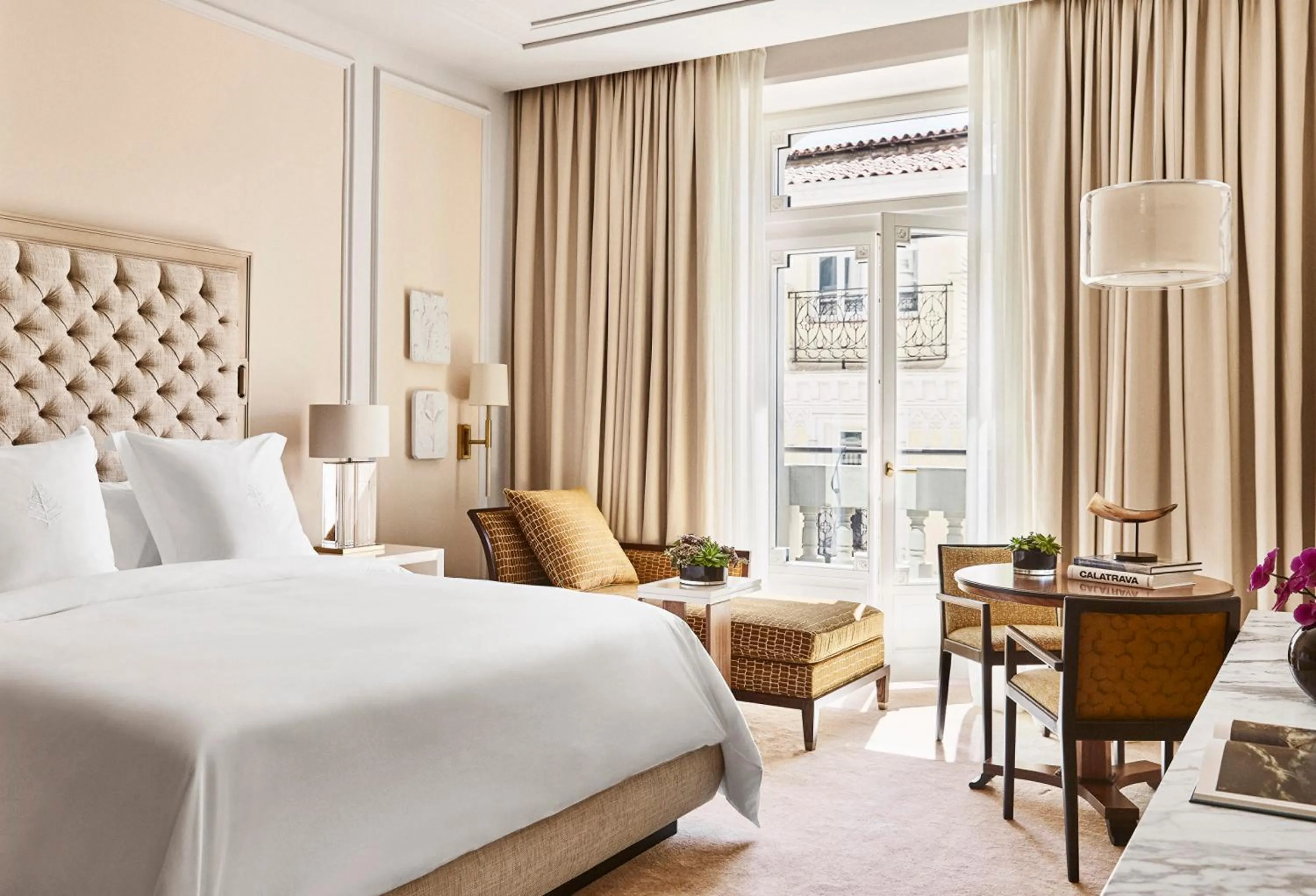 Deluxe Room with Juliet Balcony in Four Seasons Hotel Madrid