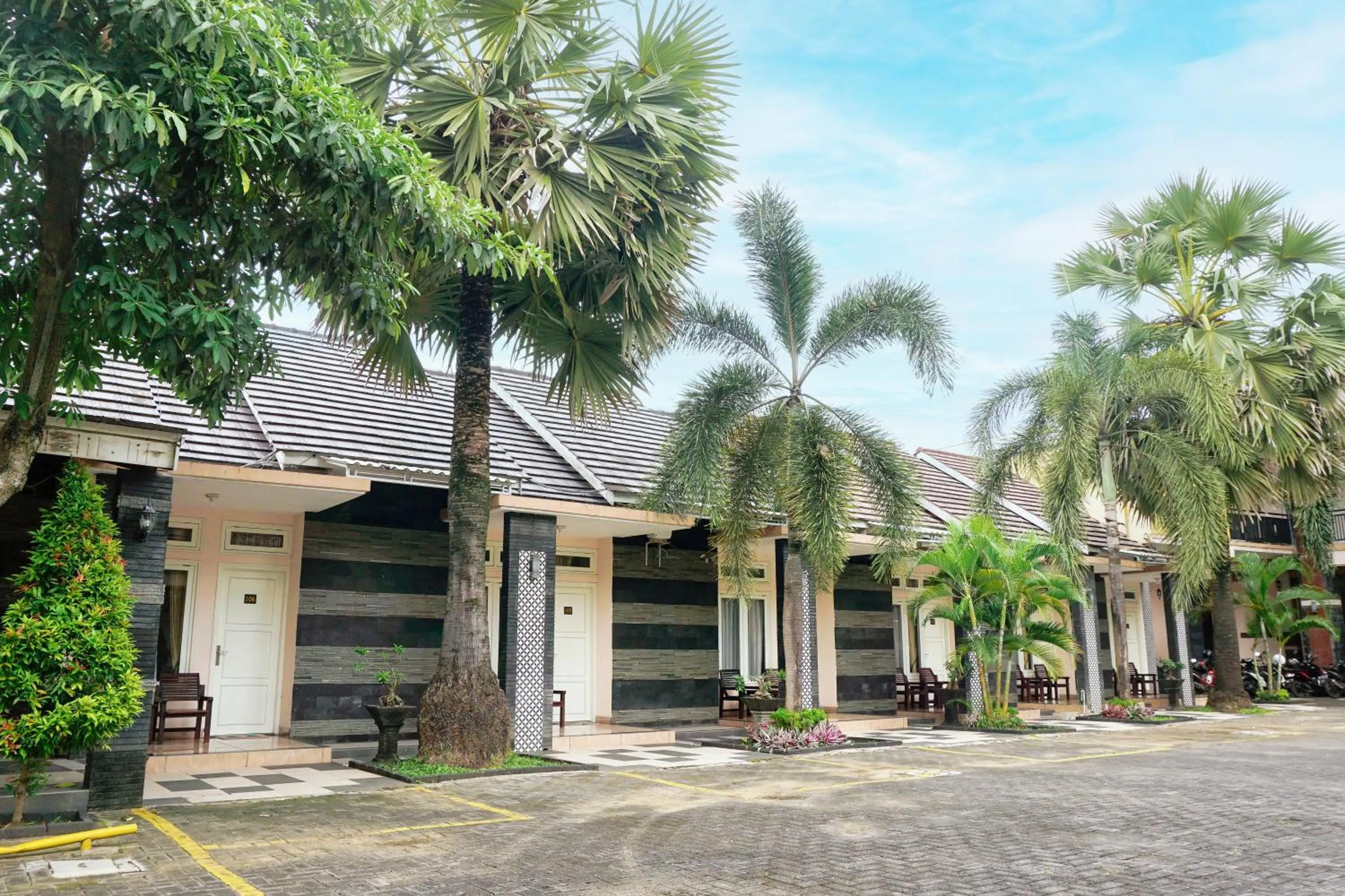 Double or Twin Room with Terrace in Musdalifah Hotel