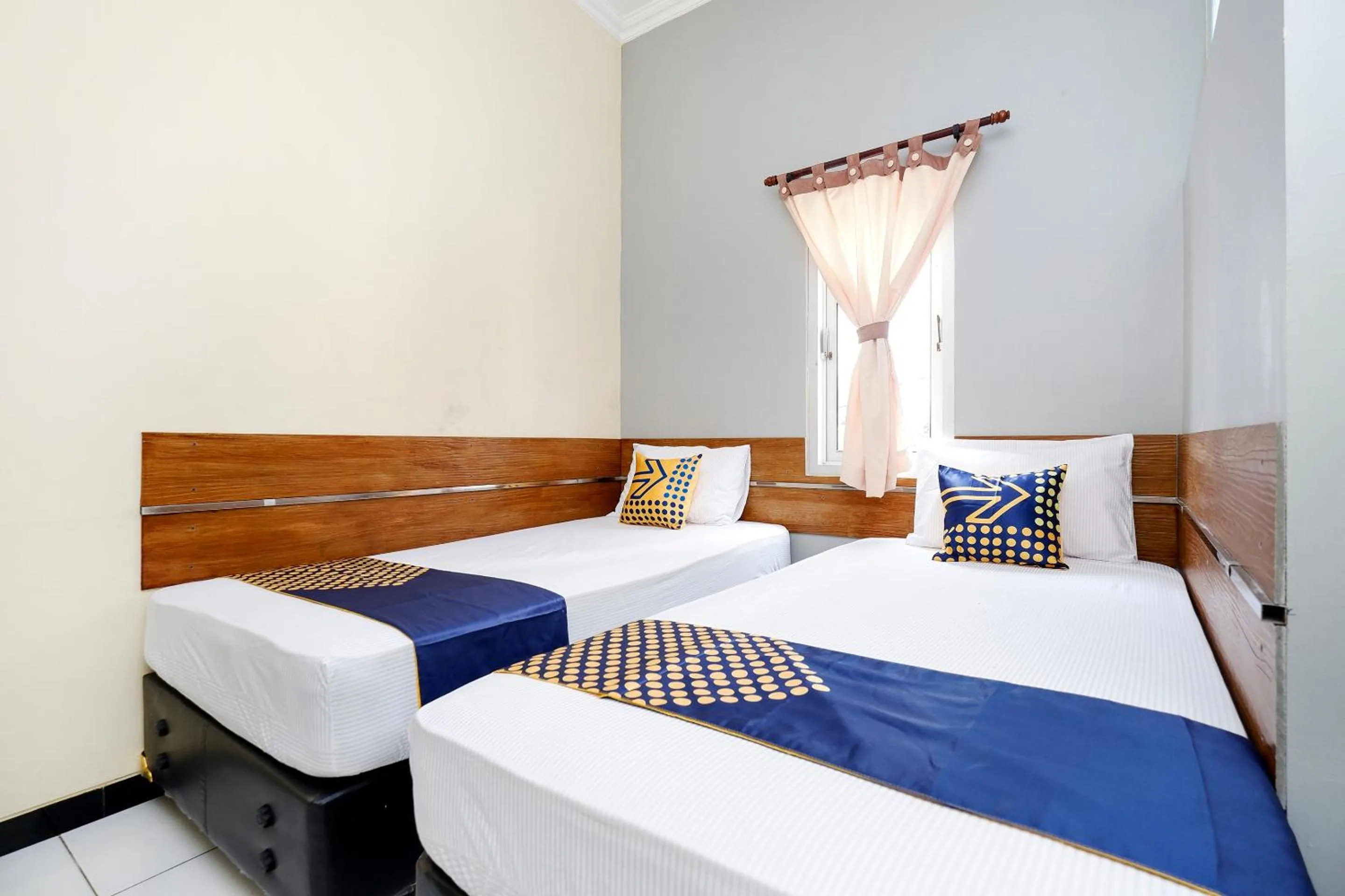 Standard Twin Room in Hotel O Solo Point Guest House Syariah