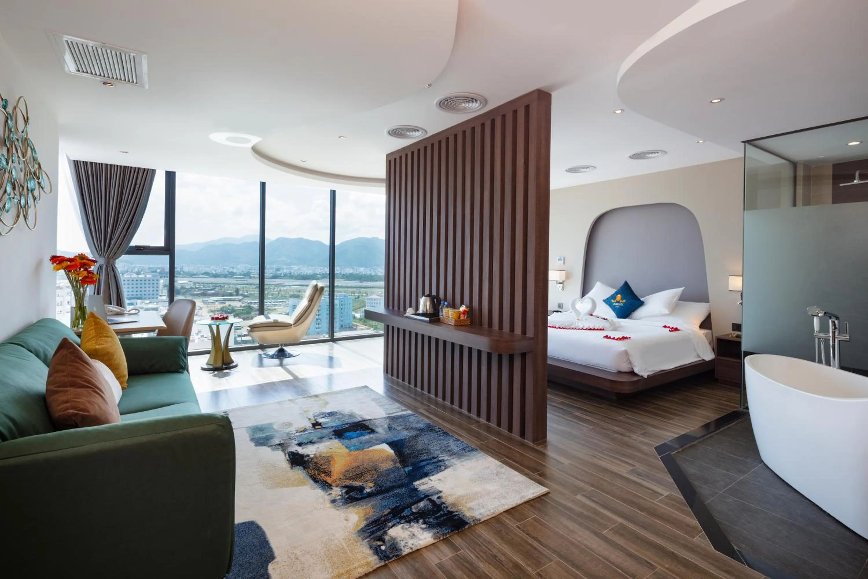 Suite with City View in Amber Hotel managed by HT