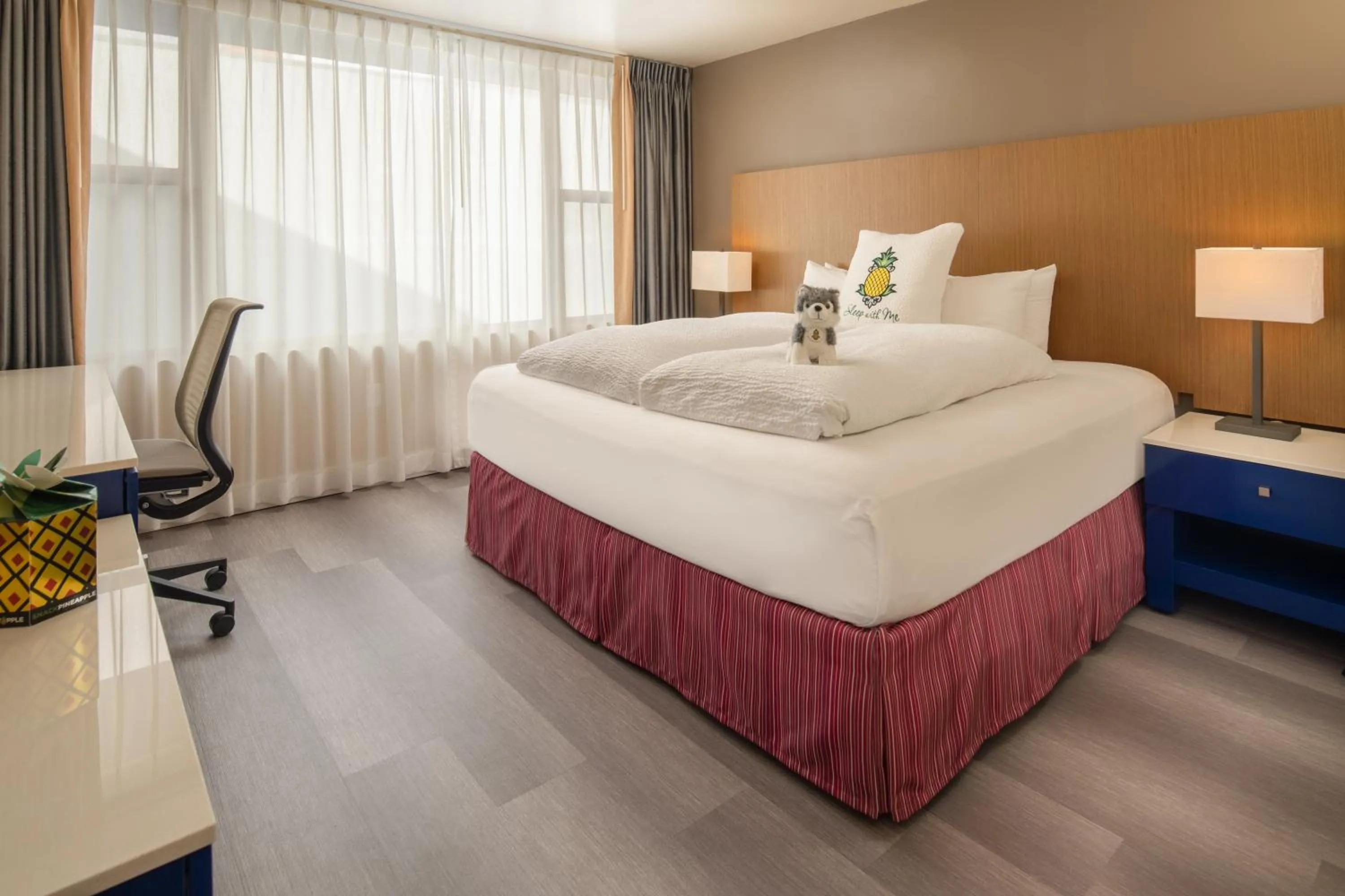 Stumptown King w/Tub in Staypineapple, Hotel Rose, Downtown Portland