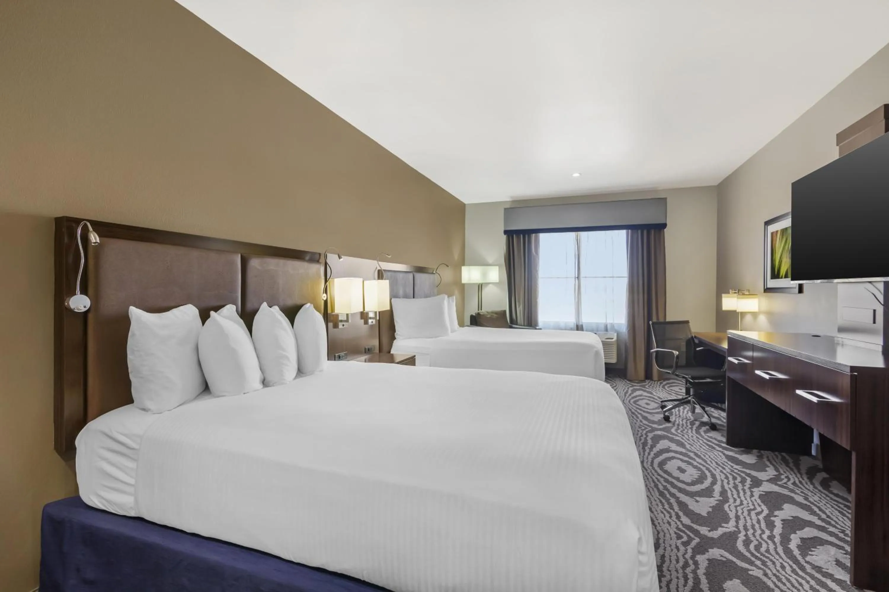 Queen Suite with Two Queen Beds - Non-Smoking in Best Western Plus Williston Hotel & Suites