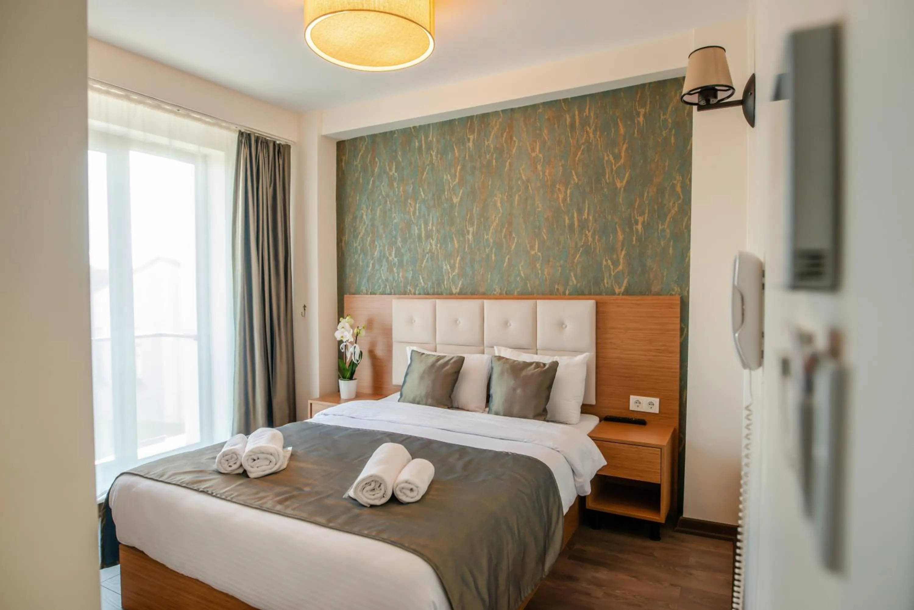 Deluxe Double Room with Sea View in The Camelot Hotel