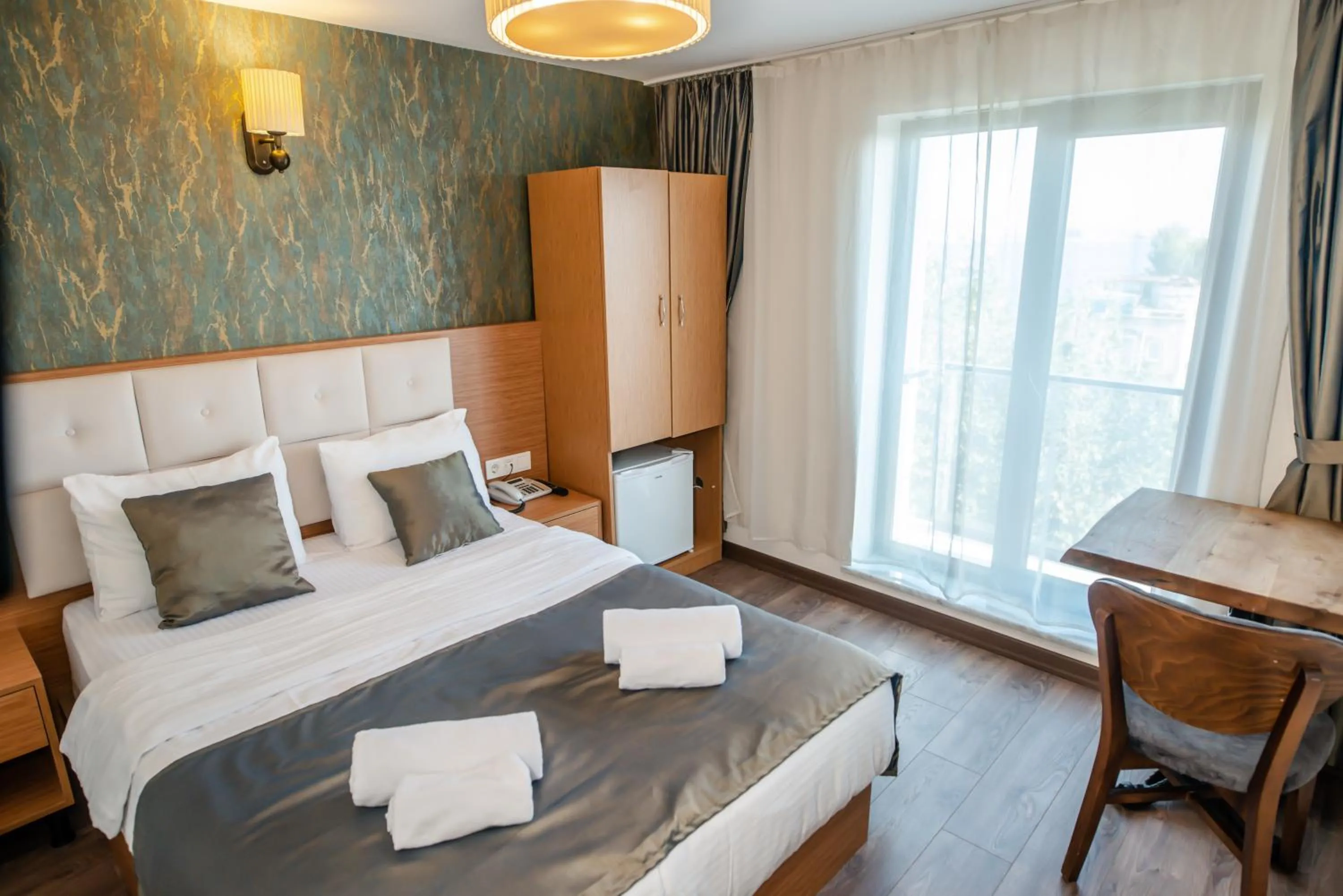 Deluxe Double Room in The Camelot Hotel