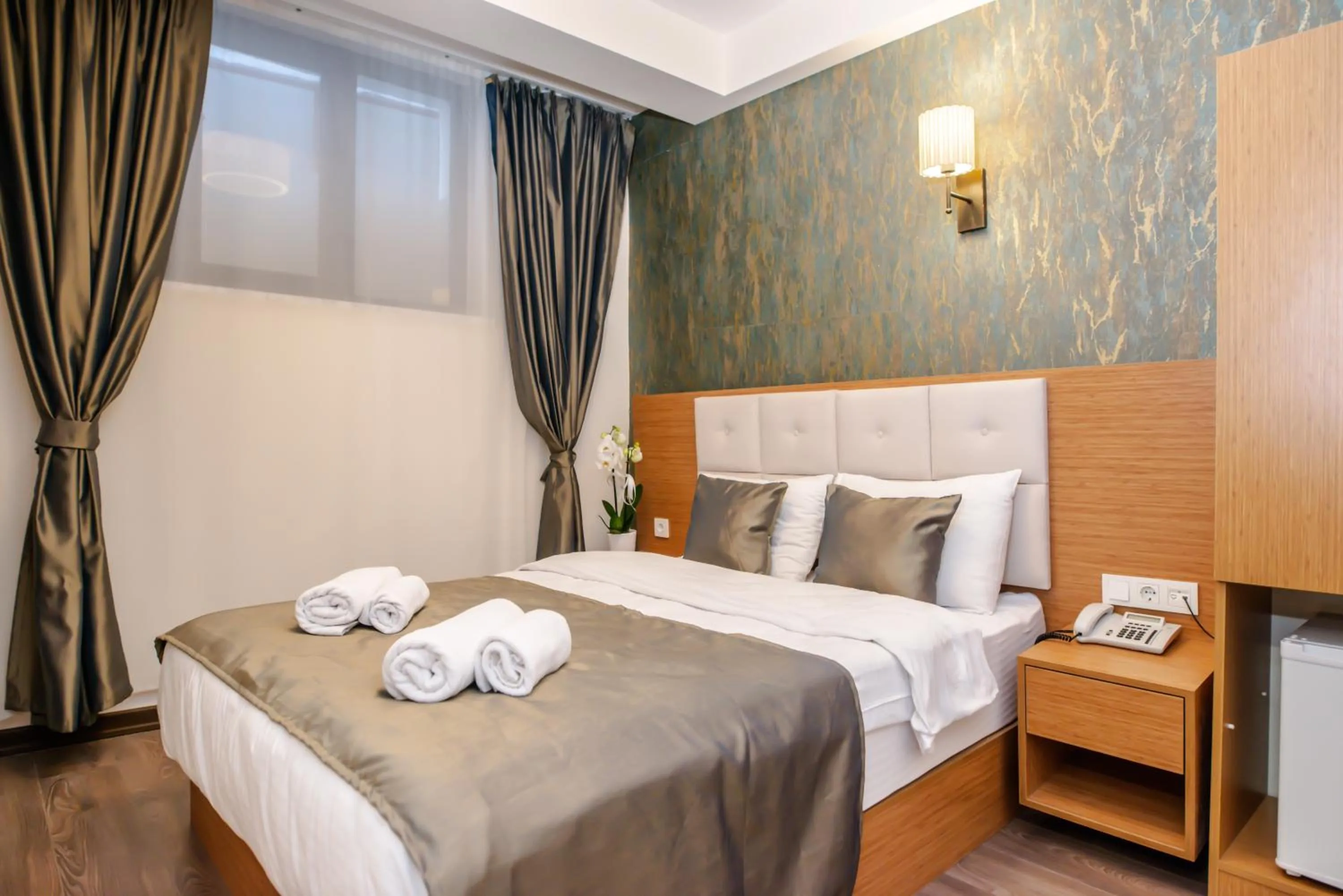 Economy Double Room in The Camelot Hotel