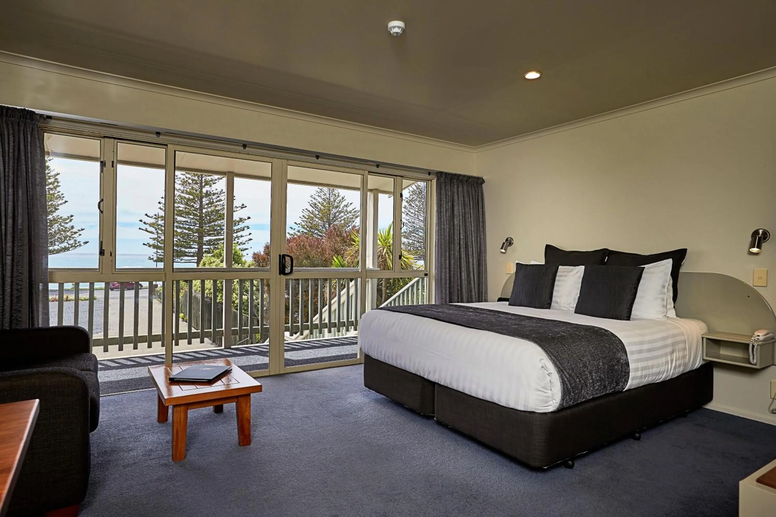 Deluxe Studio in The White Morph - Heritage Collection